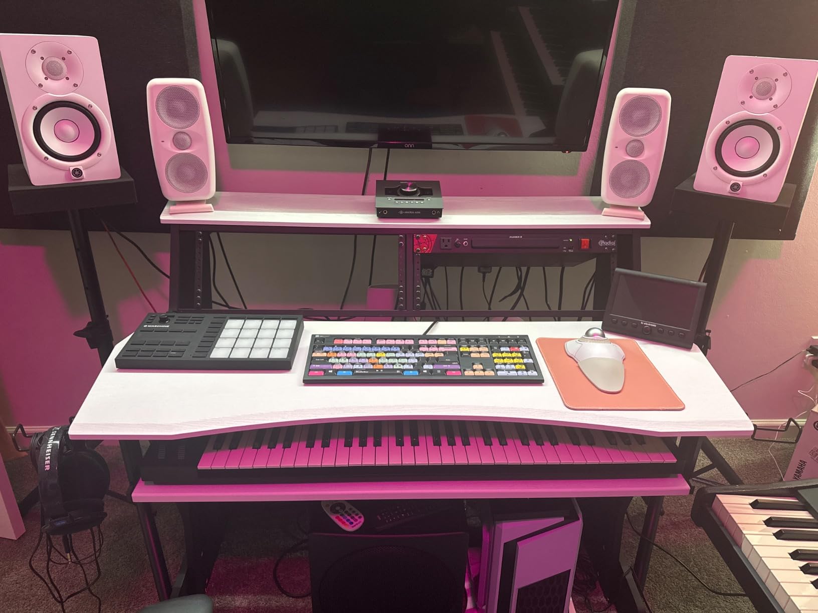 BE200 Series Music Studio Desk Workstation with 2 x 4U Rack (White) customer photo 1
