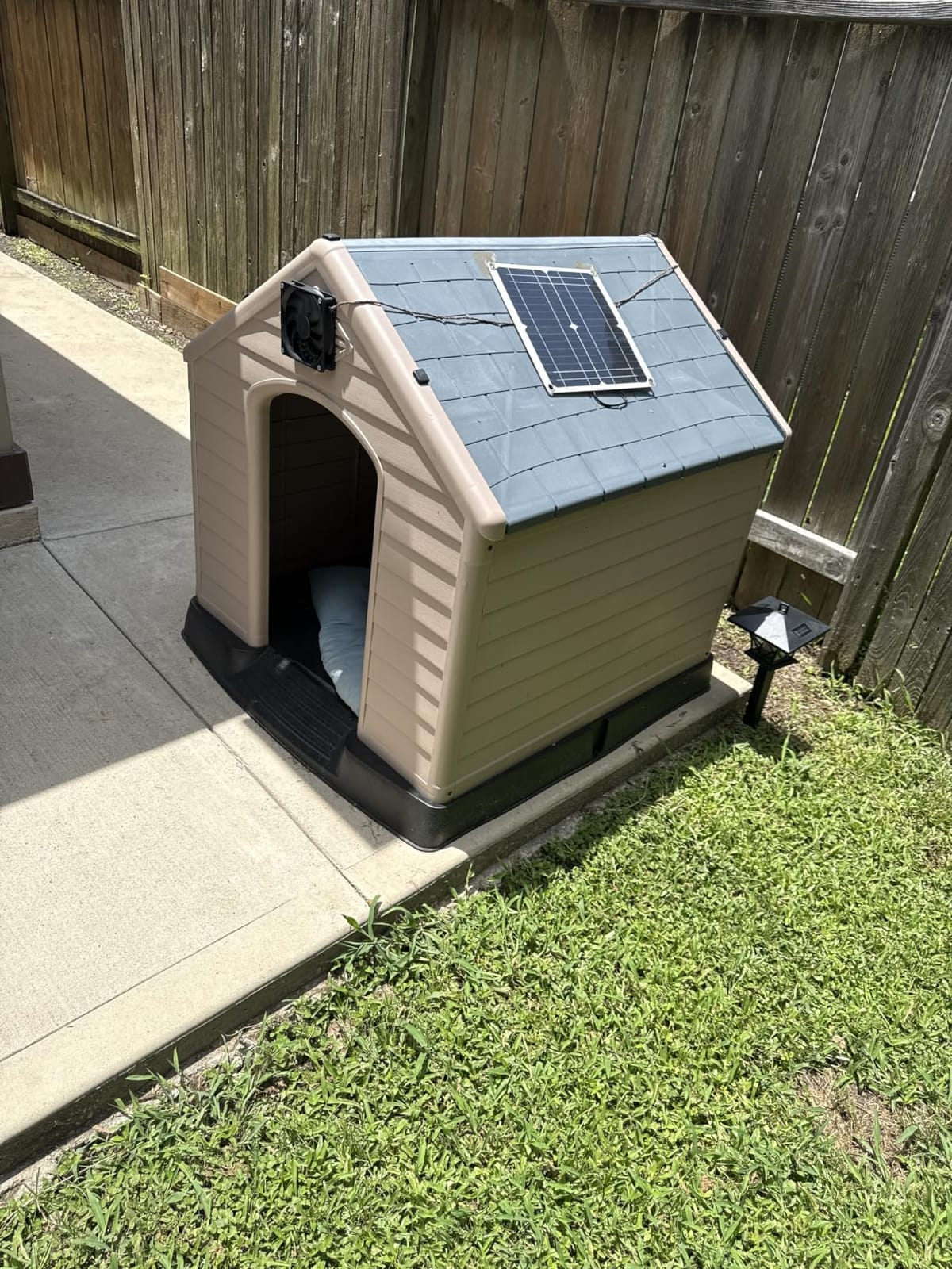 YITAHOME Plastic Dog House, Waterproof Indoor Outdoor Doghouse for Large or Small Dog, with Air Vents and Elevated Floor, Easy Assemble and Clean customer photo 2