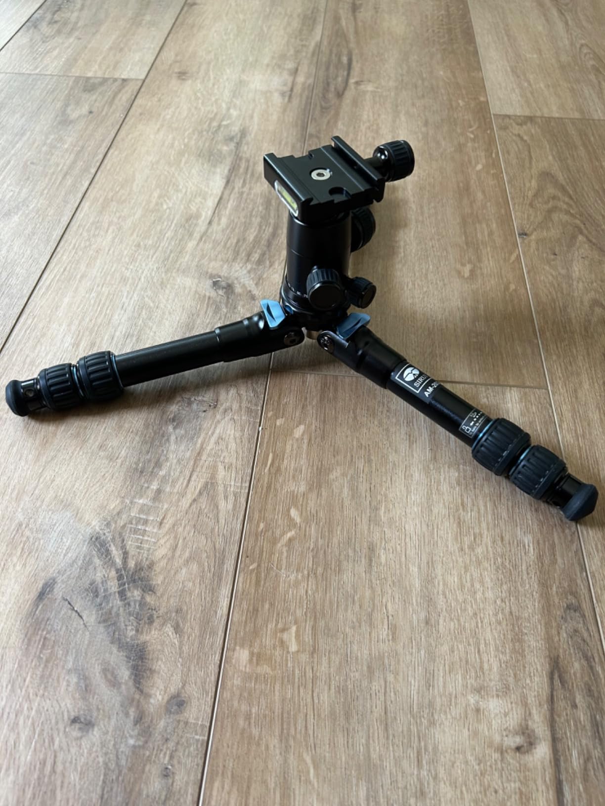 SIRUI AM-203 Aluminum Mini Travel Tripod, B00K Ball Head, 360° Panoramic customer photo 2