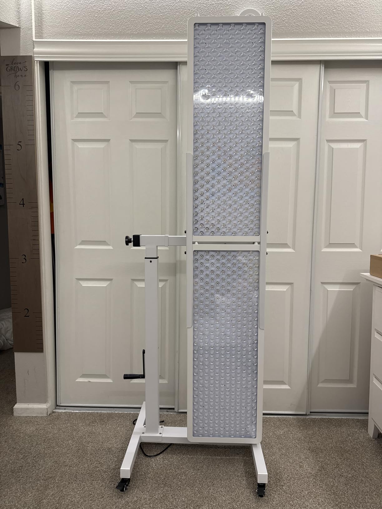 BestQool Red Light Therapy Panel, FSA-HSA 4 Wavelengths Full Body, 470W | 630-940nm Infrared Light Therapy, 300 LEDs Elite Grade Dual Chip, Large LED Light Lamp for Body, Face at Home, Modular Design customer photo 1