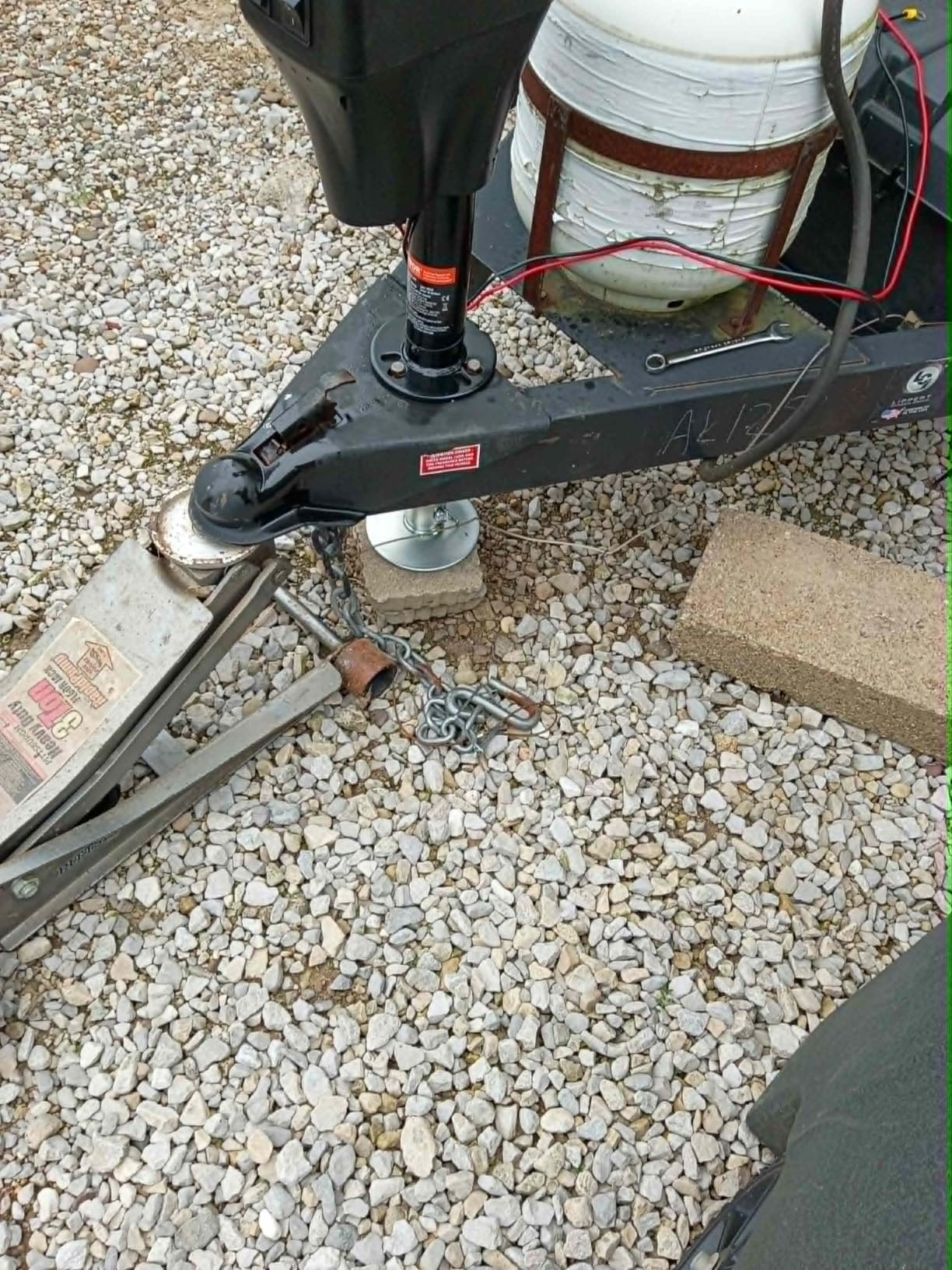 VEVOR Electric Trailer Jack, Power Tongue Jack Weight Capacity 4000 lbs customer photo 1