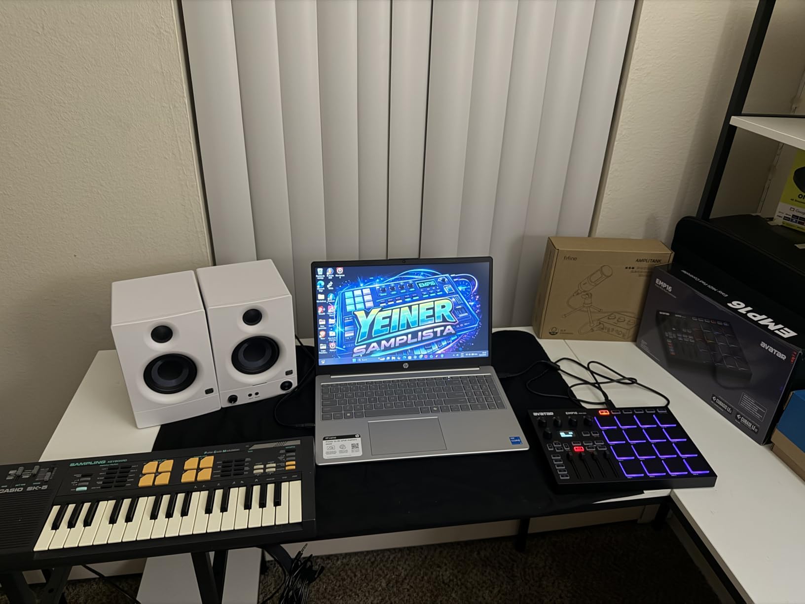 EMP16 MIDI Pad Controller Beat Maker Machine With Bluetooth | 16 RGB Velocity Sensitive Beat Pads, 16 Level, Full/Half Level, OLED Display, MIDI In/Out customer photo 1