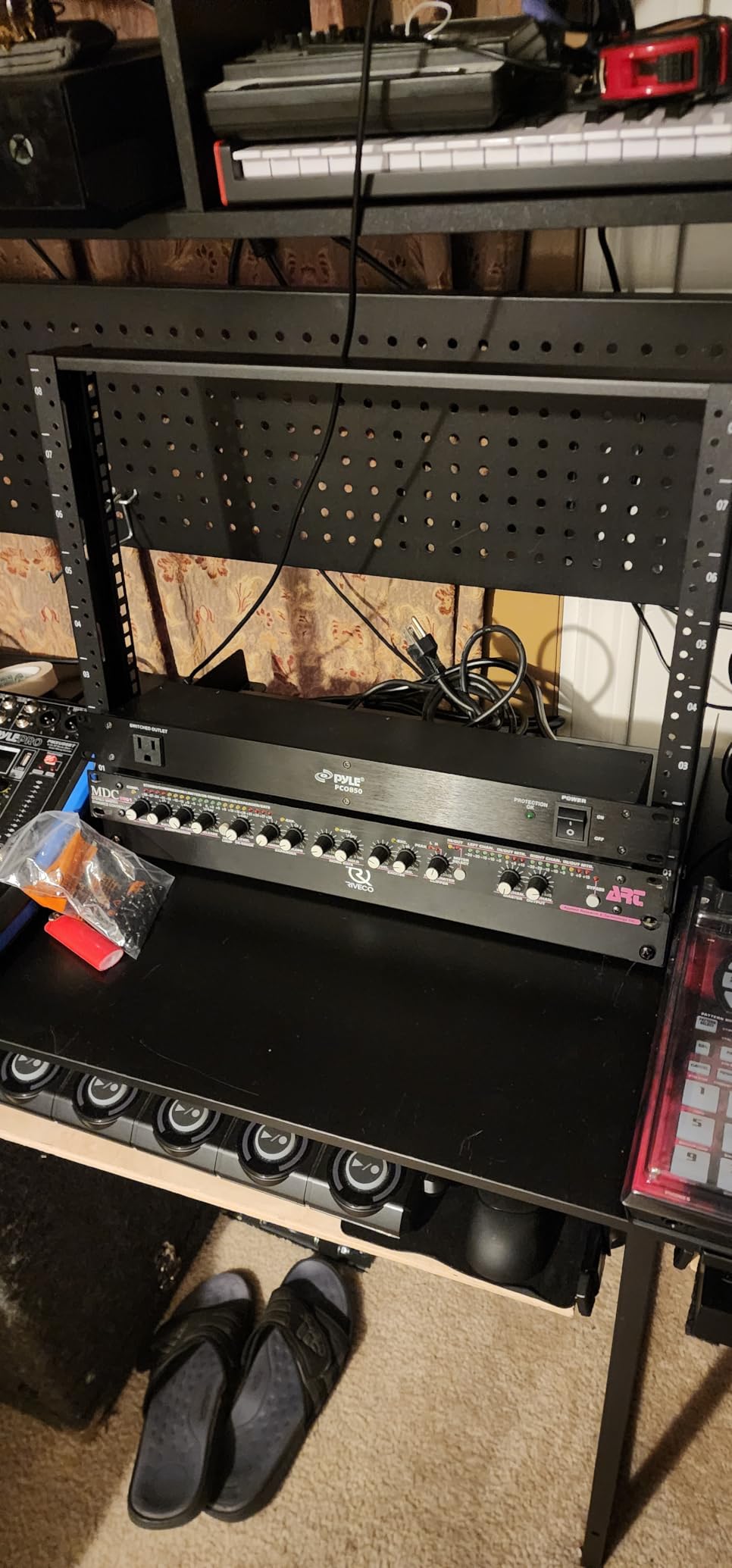 RIVECO 4U Tabletop Rack for Audio & Network, Desktop Rack Shelf Open Frame Sound Recording Shelf customer photo 2