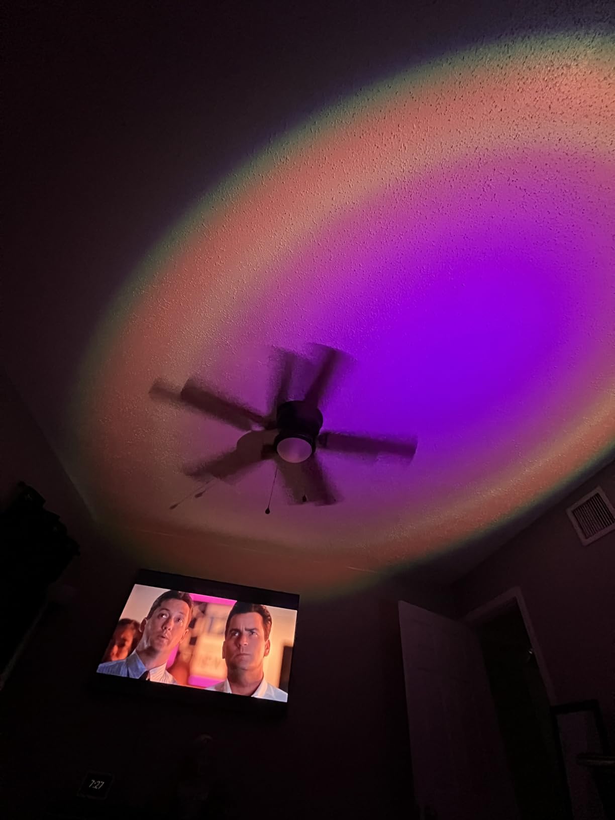 Sunset Lamp Projector, Rainbow Projection Led Lights with Remote, 16 Colors Multicolor Changing LED Night Light, Sunlight Light for Photography Selfie Party, Home Bedroom Decor customer photo 2