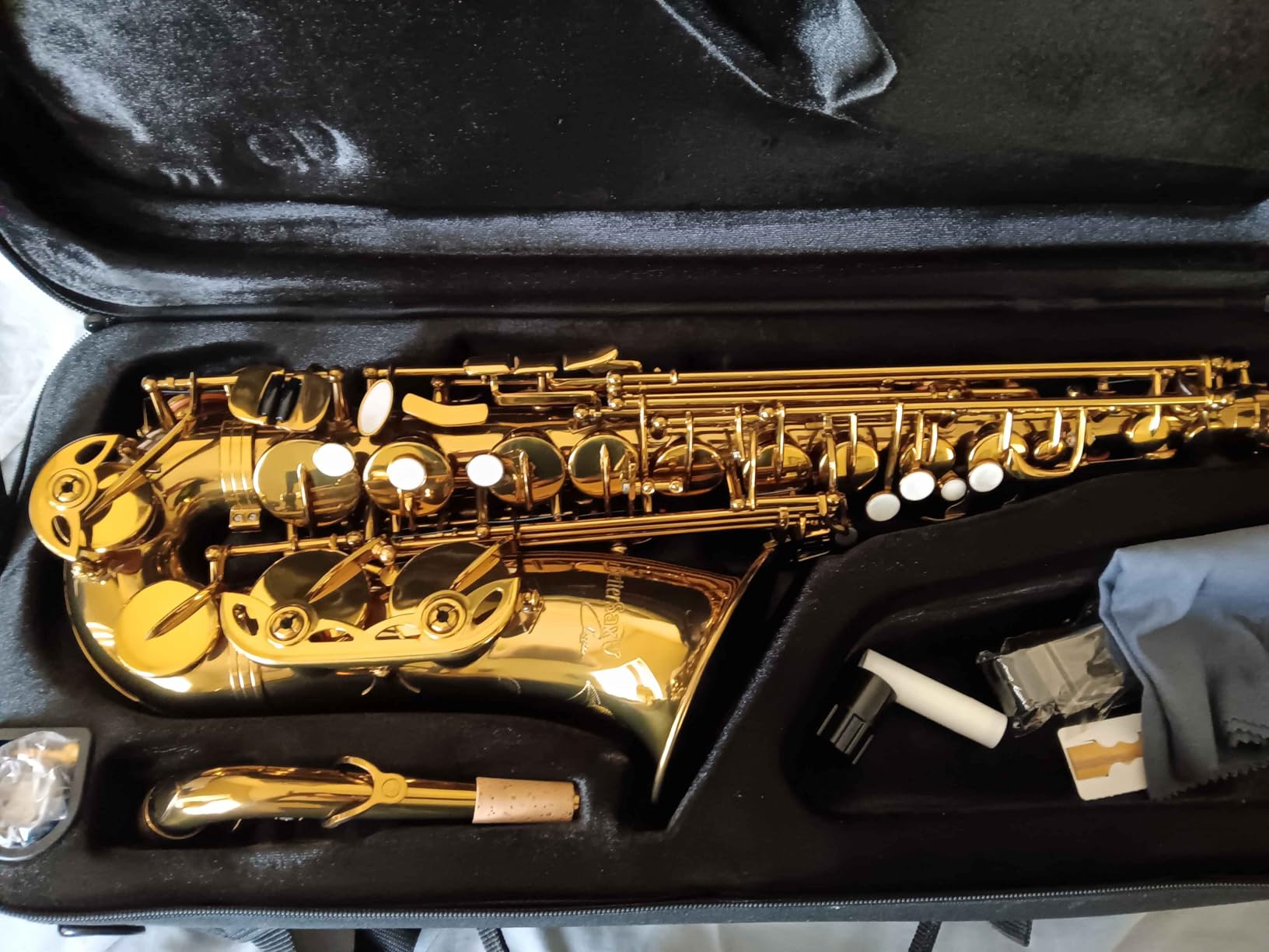 BetterSax Classic Alto Saxophone - Professional-Grade Instrument with Dark Gold Lacquer Finish customer photo 2