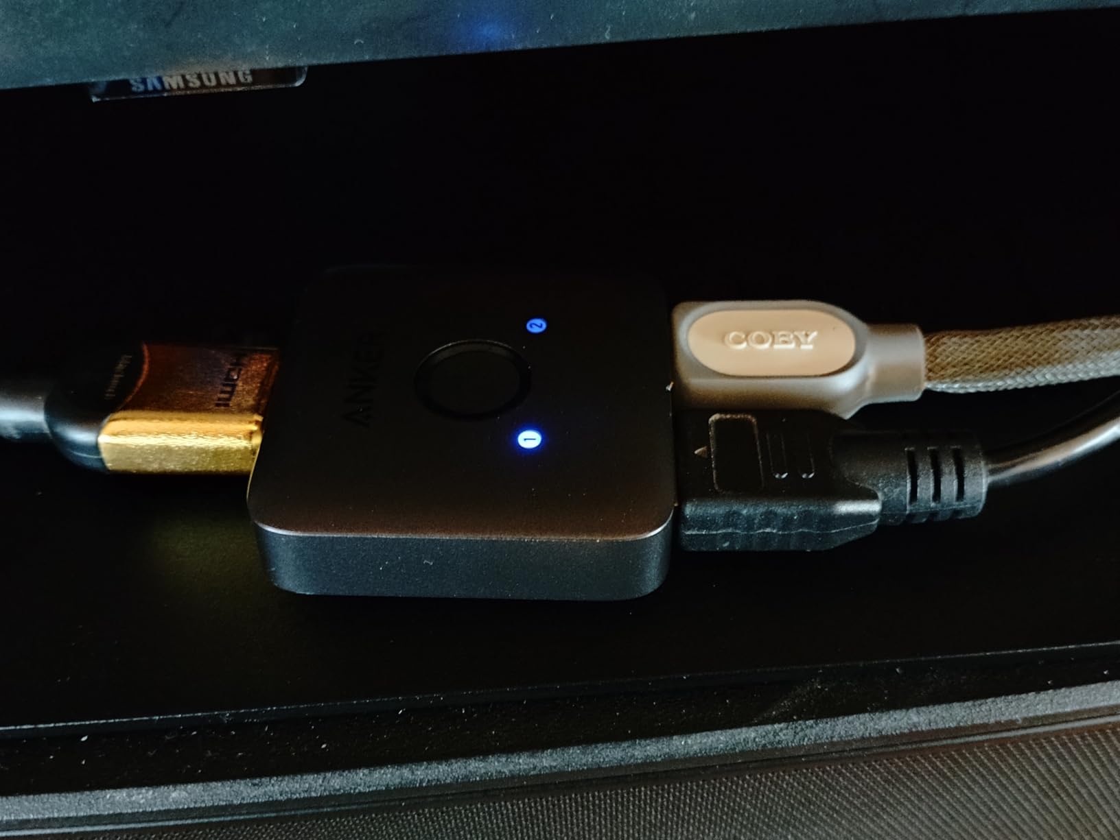 Anker HDMI Switch, 2 in 1 Out HDMI Switcher, Monitor Switch with 4K@60Hz | Smooth Finish, Supports HDR/3D/Dolby, for Laptops/PC/Xbox/PS5/PS4/Projector, and More customer photo 2