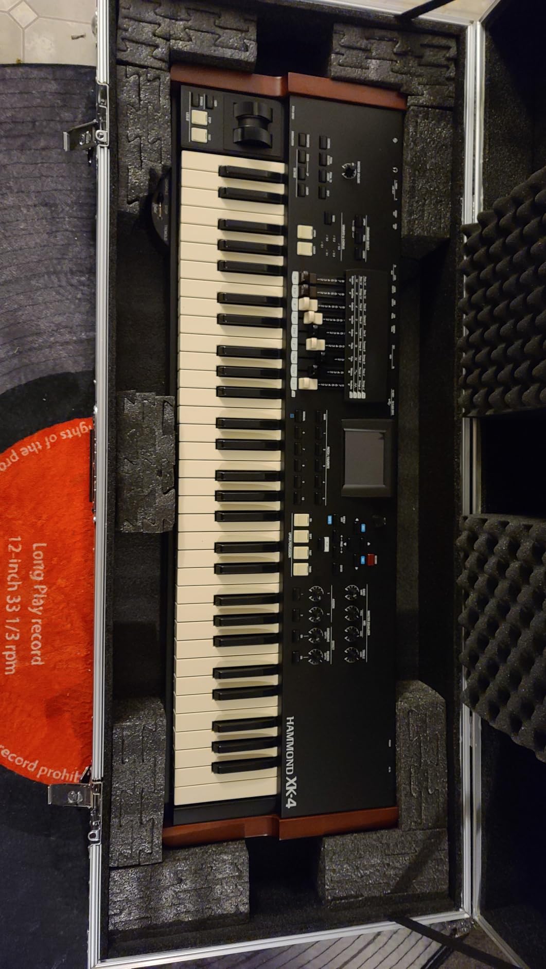 Sound Town Plywood 49-Note Keyboard ATA Flight Case, with Recessed Handles and Latches, High-density Foam Interior (STRC-KB49W) customer photo 1