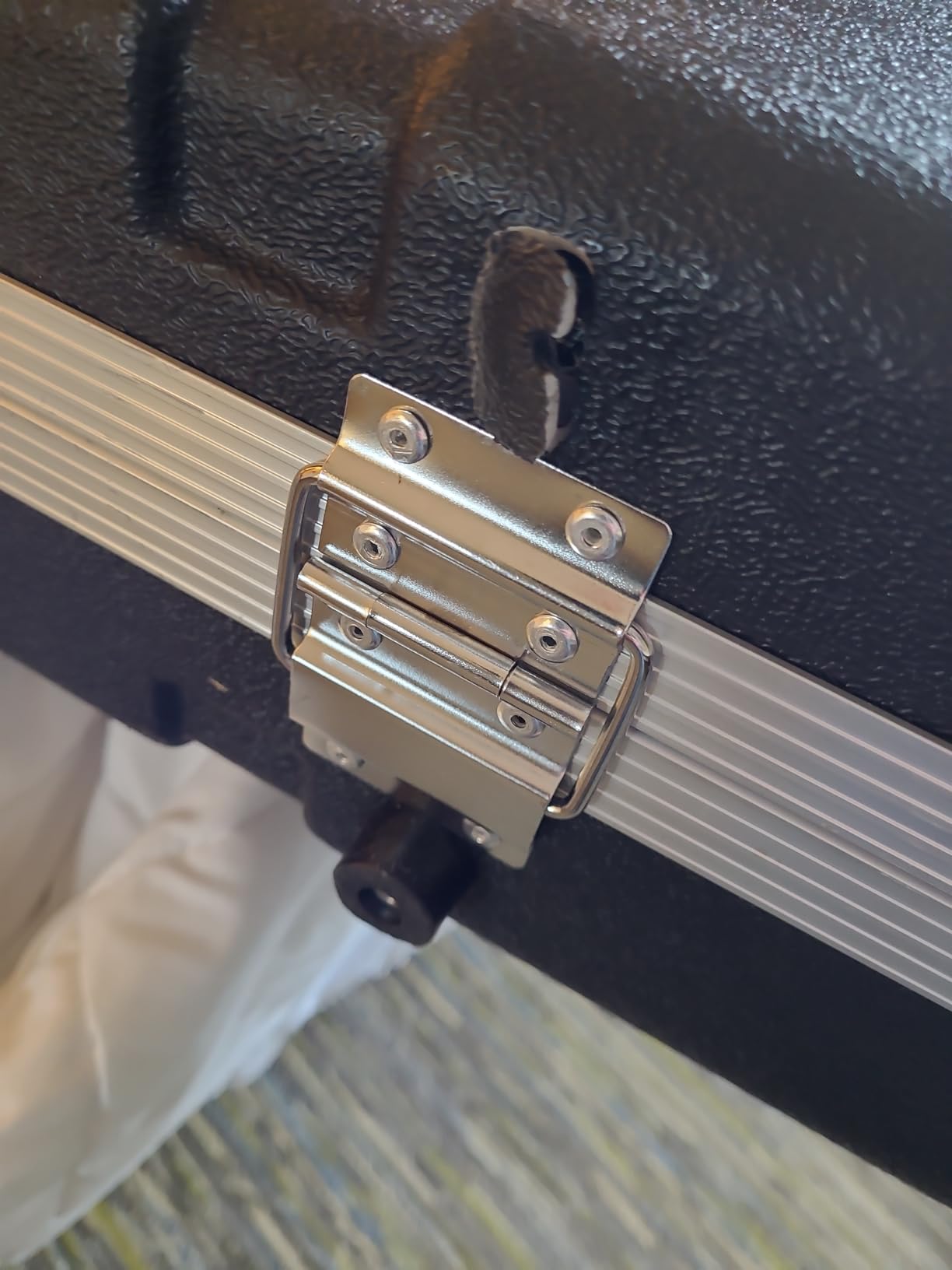 Sound Town Plywood 49-Note Keyboard ATA Flight Case, with Recessed Handles and Latches, High-density Foam Interior (STRC-KB49W) customer photo 2