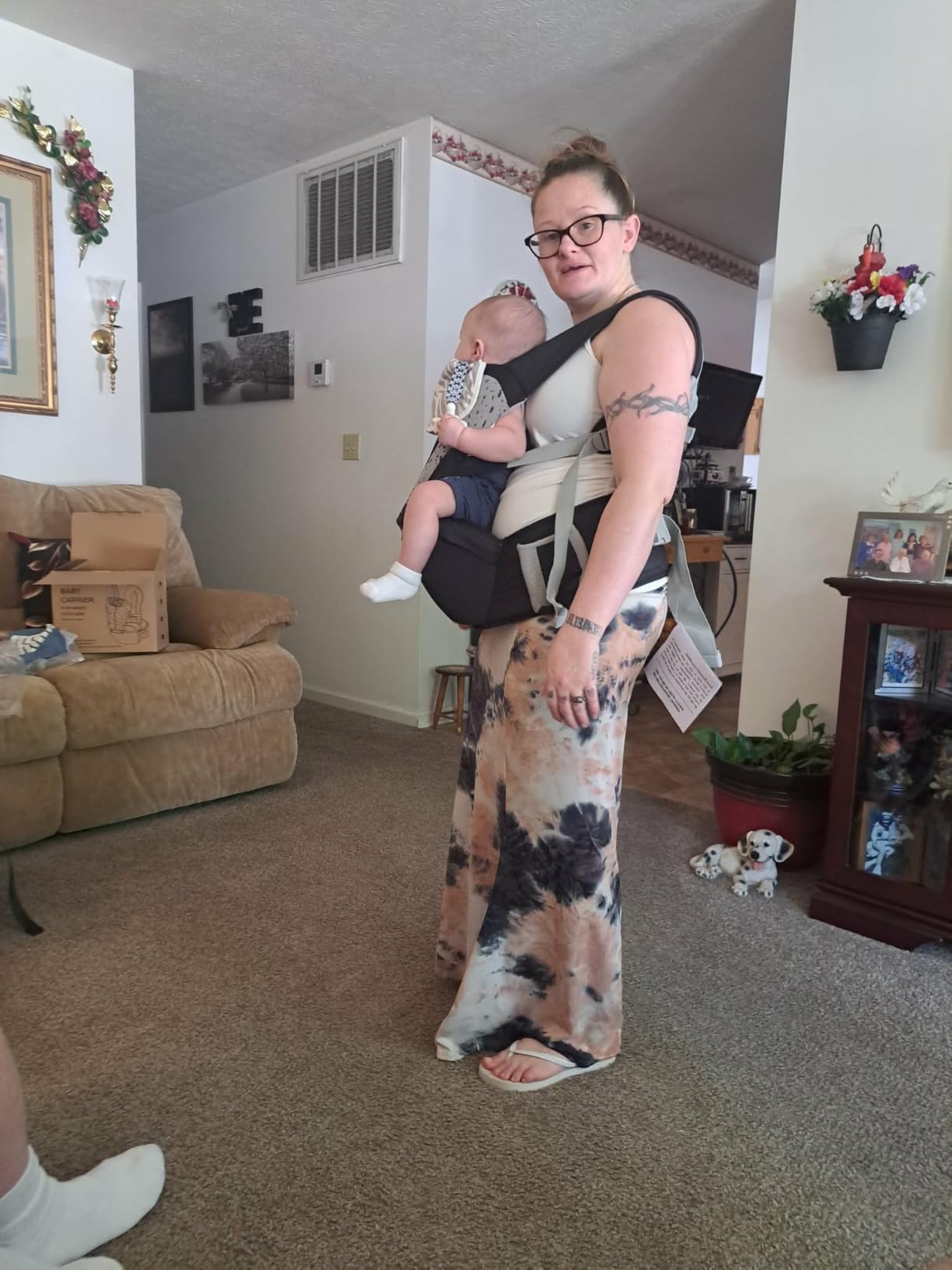 MOMTORY Safety-Certified 6-in-1 Baby Carrier Newborn to Toddler, Black, Plus Size Friendly, 6 Carry Positions, 7-50lbs customer photo 1
