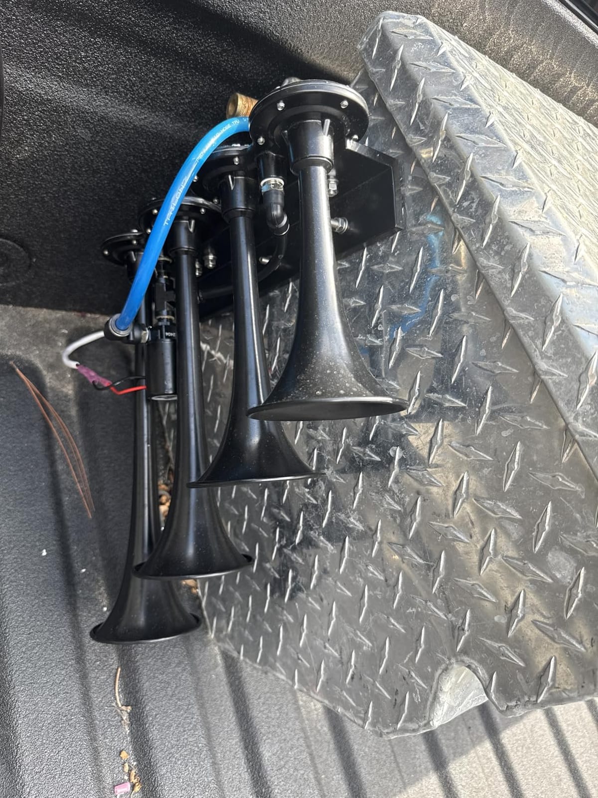 HornBlasters Rage 4-Chime 3-Liter Air Horn Kit - 120 PSI All-in-One System with Easy Installation - Loud 12-Volt Train Horn Sound (HK-4CHI-M3) customer photo 1