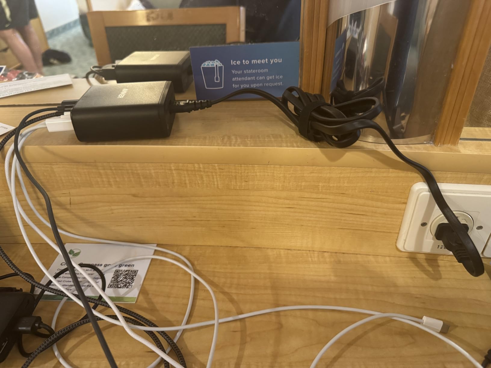 Anker Desktop Charger, Fast Charging USB C Charger with 112W Max 6-Port Desk Accessories for Home Office, Compatible with Multiple Devices, iPhone, iPad, MacBook, Galaxy and More customer photo 1