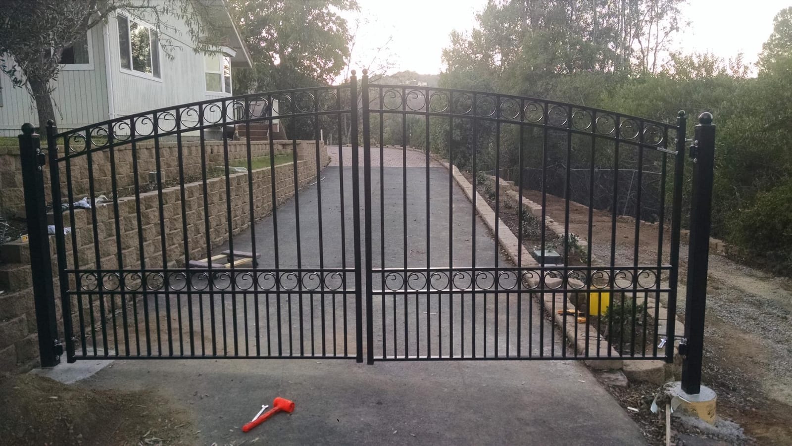 ALEKO Dual Swing Driveway Gate (16x6 Florence) DG16FLORD | Anti-Rust Galvanized Steel, Outdoor Fence Security Barrier customer photo 2