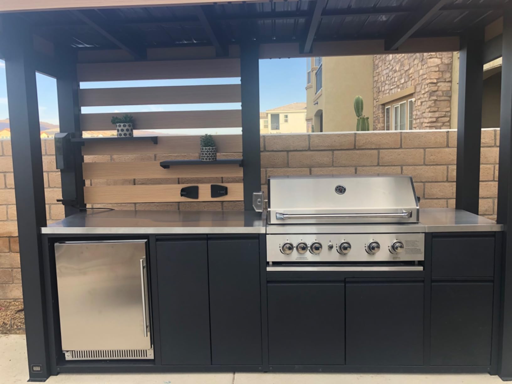 Backyard Discovery Fusion Flame Galvanized Steel Covered Outdoor Kitchen with 5-Burner Stainless, Grill, Refrigerator, Countertop, Storage, and, Roof for All-Season Outdoor Cooking customer photo 2