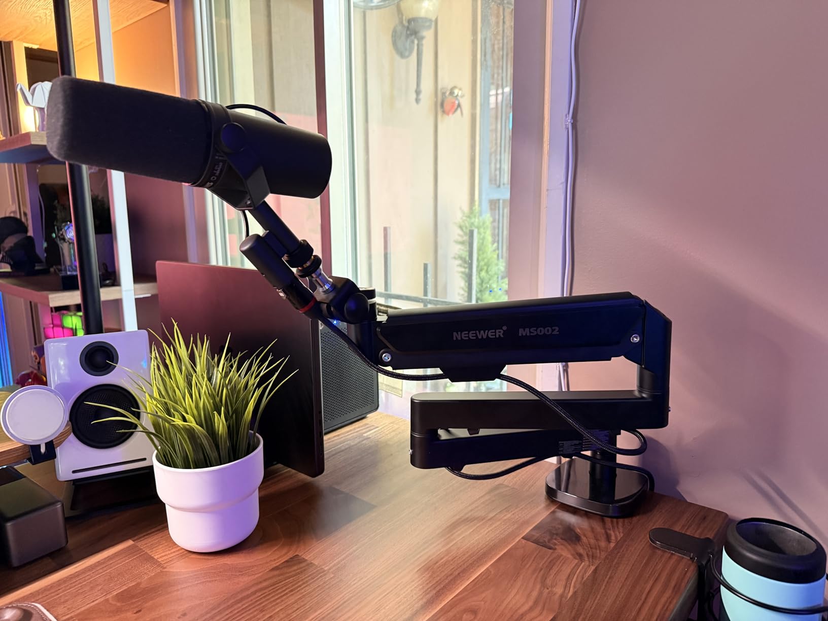NEEWER Low Profile Mic Arm Desk Mount, 360° Swivel Boom Arm with Pneumatic Damping customer photo 2