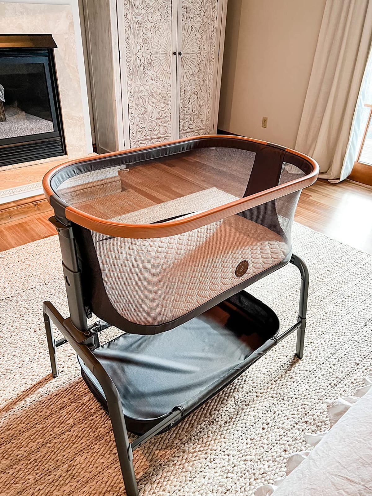 Maxi-Cosi Iora Baby Bassinets Bedside Sleeper, Portable Bassinet, Infant Bedside Sleeper Crib, Height Adjustable, Breathable Mesh, Large Storage Basket, Classic Slate customer photo 1