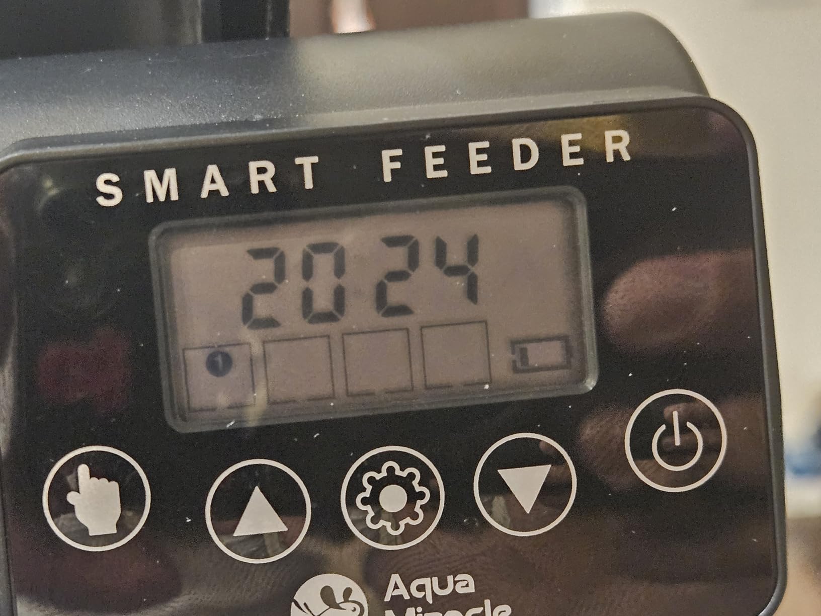 AquaMiracle Programmable Automatic Fish Feeder for Aquarium, Auto Fish Food Dispenser with Timer, Volume Adjustable Vacation Aquarium Feeder with Digital Display, for Granules Pallets Strips customer photo 2