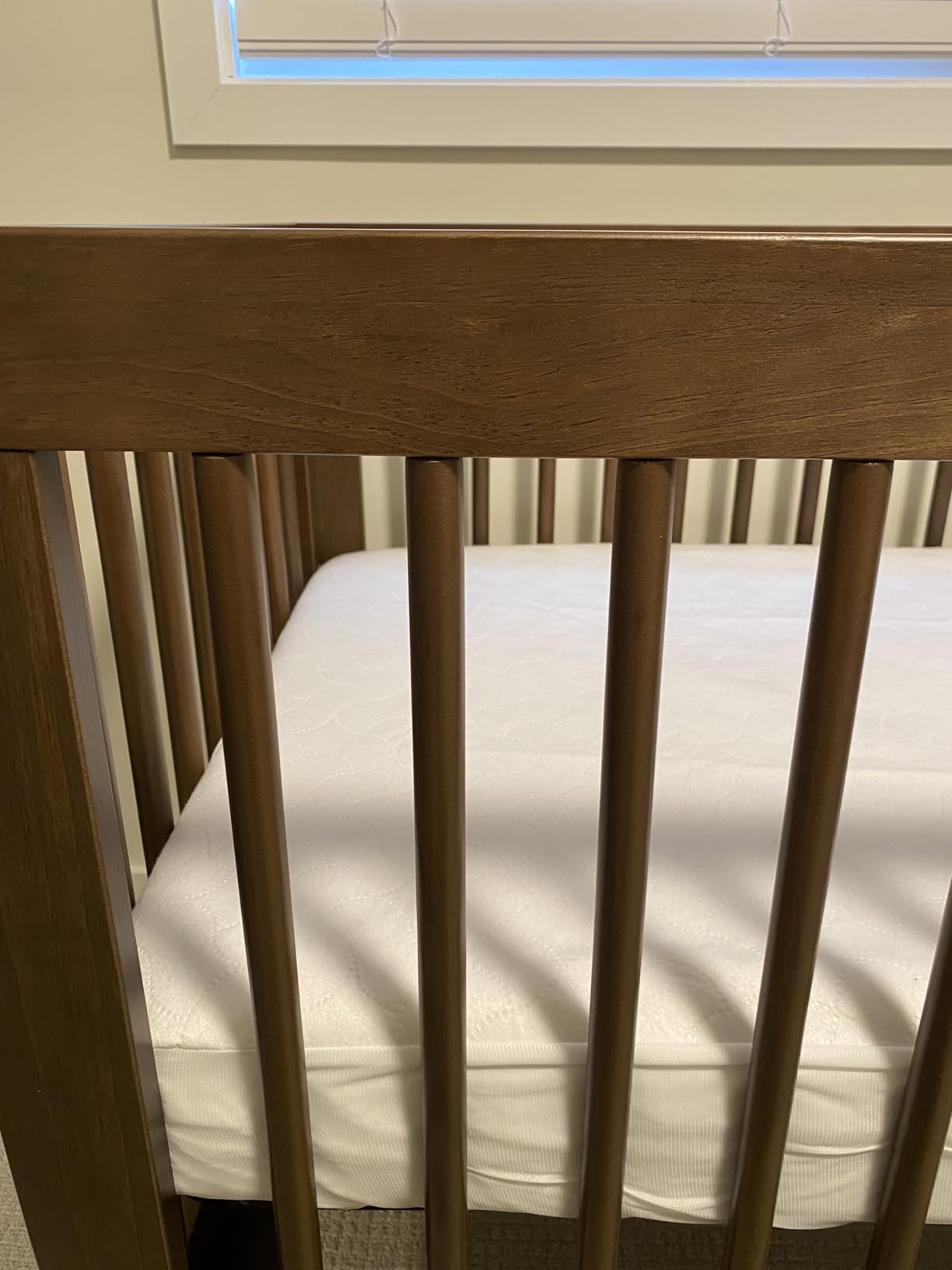 Davinci Marley 3-in-1 Convertible Baby Crib, Walnut | GREENGUARD Gold Certified customer photo 2