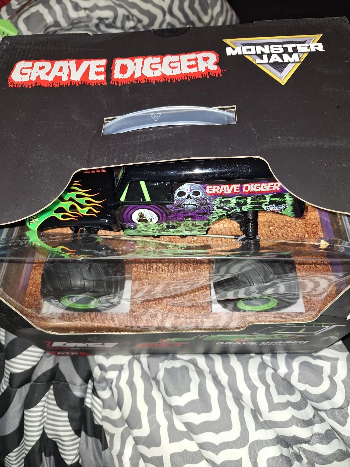 Losi 1/18 Mini LMT Grave Digger 2S 4X4 RTR Brushed Monster Truck Battery & Charger Included Green LOS01026T1 customer photo 1