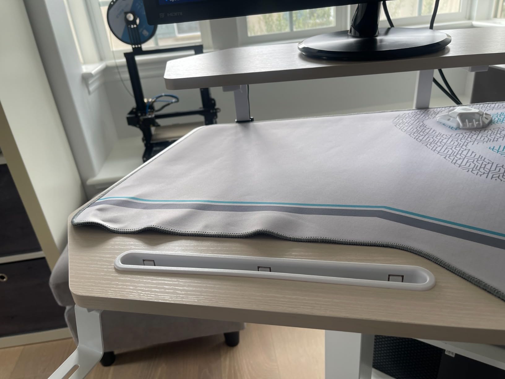 EUREKA ERGONOMIC Gaming Desk Adjustable Height Standing Desk 63