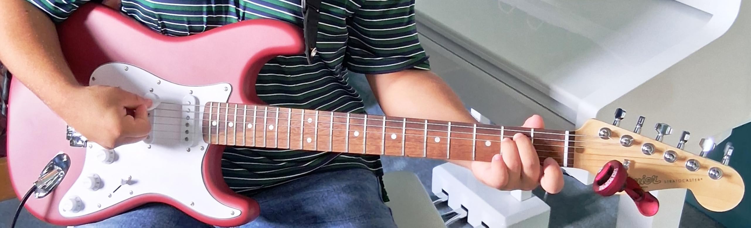 Fender Squier Debut Series Stratocaster Electric Guitar, Beginner Guitar, with 2-Year Warranty, Includes Free Lessons, 2-Color Sunburst with Matte Finish customer photo 1
