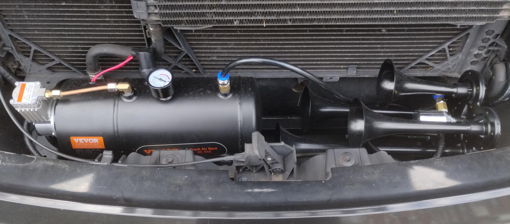 VEVOR 4 Trumpet Air Horn Kit, 150dB Train Horns for Pickup Trucks, Black, For Any 12V Vehicle, 12V 120 psi Air Compressor, 0.8 Gal/3 L Tank with Gauge customer photo 2