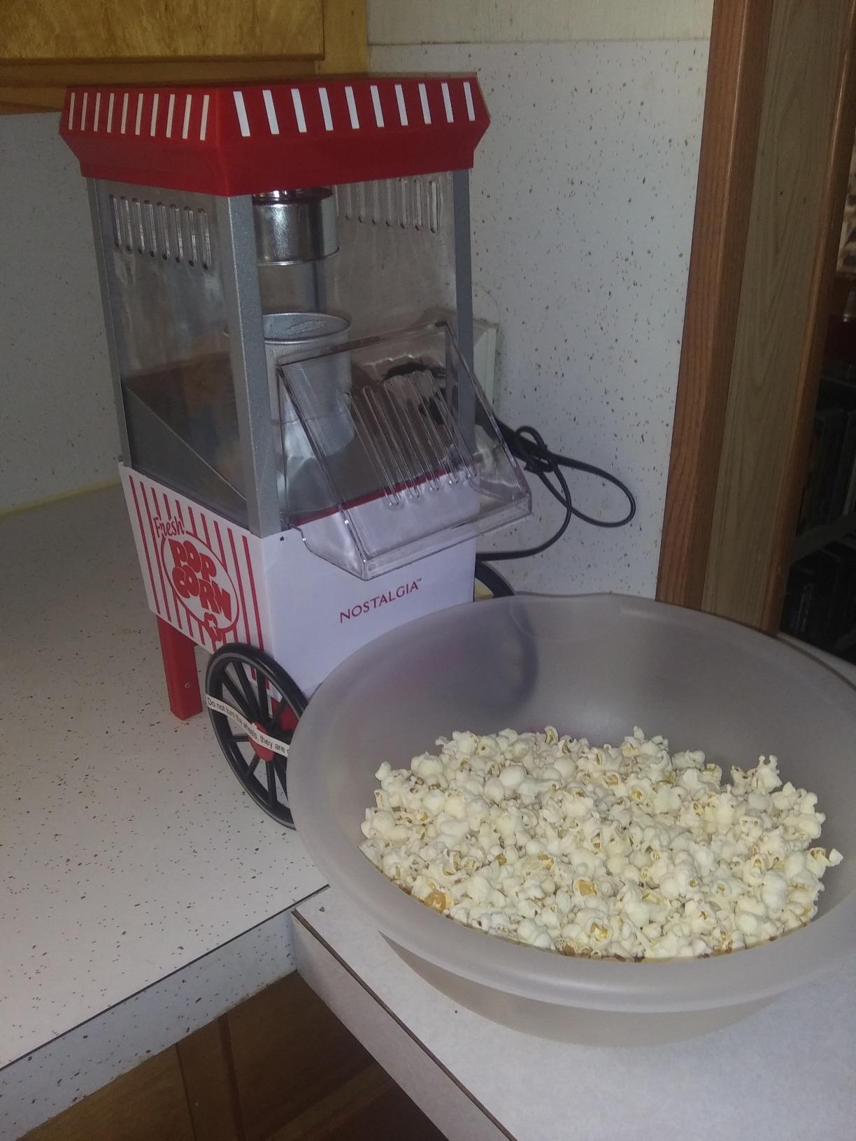 Nostalgia Air Popper Popcorn Maker - 16 Cups Oil-Free Pop Corn, White customer photo 2