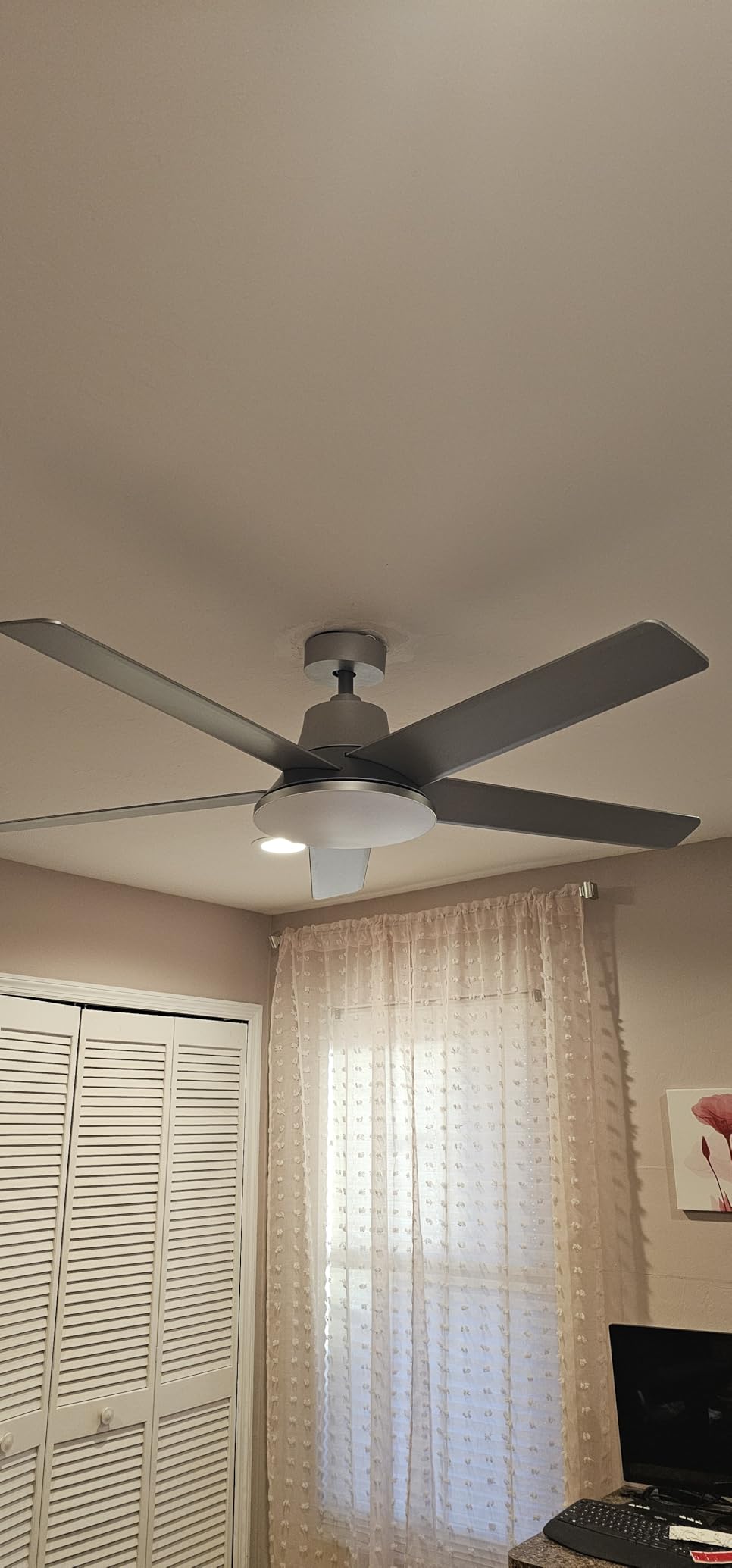 DREO Smart Ceiling Fan with Lights, 52 Inch, 12 Speeds & 3 Fan Modes, RGBIC Light for Living Room, Dimmable, 22dB Quiet DC Motor, Remote/APP/Alexa Control, White Ceiling Fans Indoor, 2026 Upgraded customer photo 1