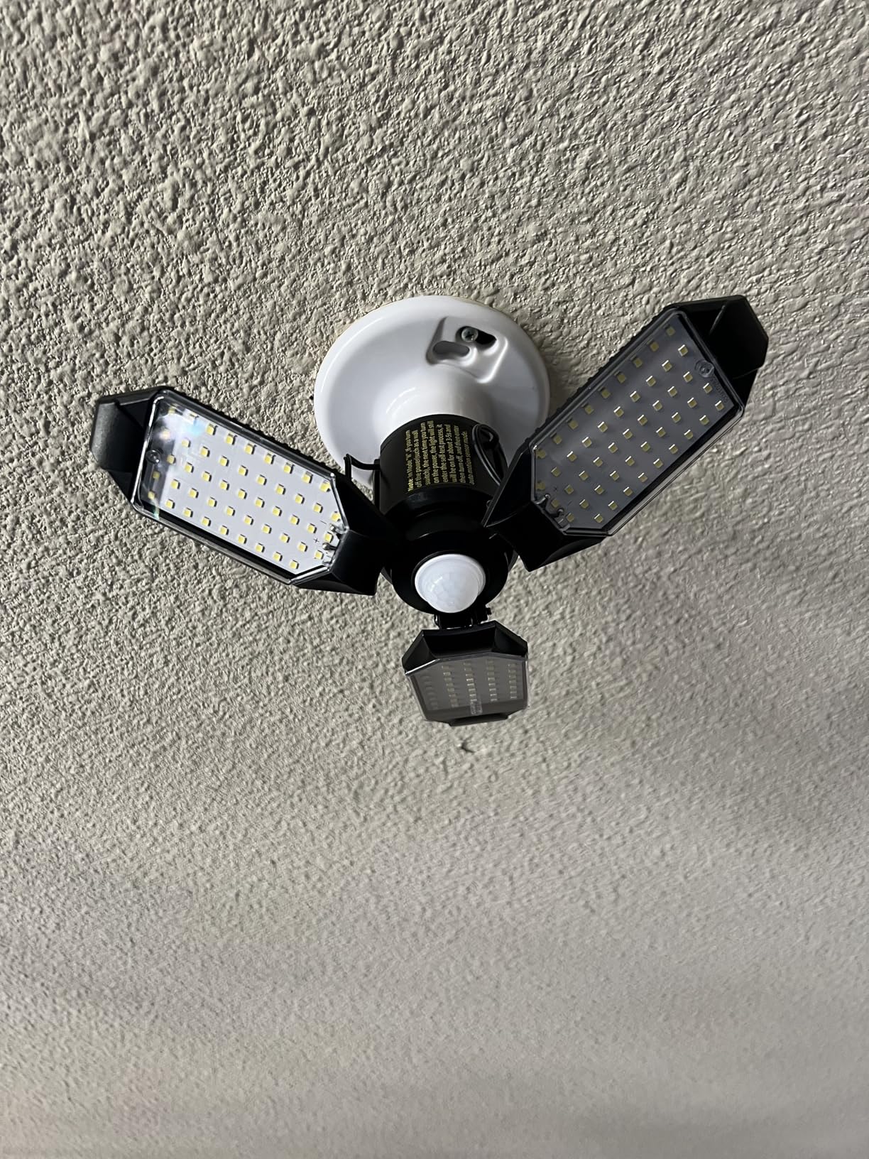 Motion Sensor Garage Light, 80W Motion Activated LED Shop Light for Stairway, Workshop, Basement (1Pack) customer photo 1
