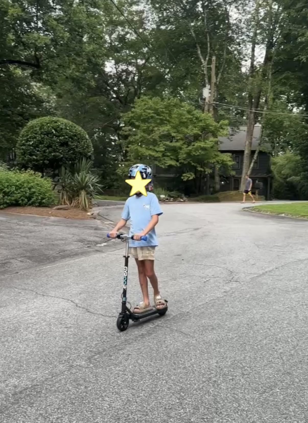 Gyroor Kids Electric Scooter 150W Motor LED Display H30Max | 150W Powerful Motor, Dual Brake System, Adjustable Height, Bluetooth Speaker, UL2272 Certified customer photo 1