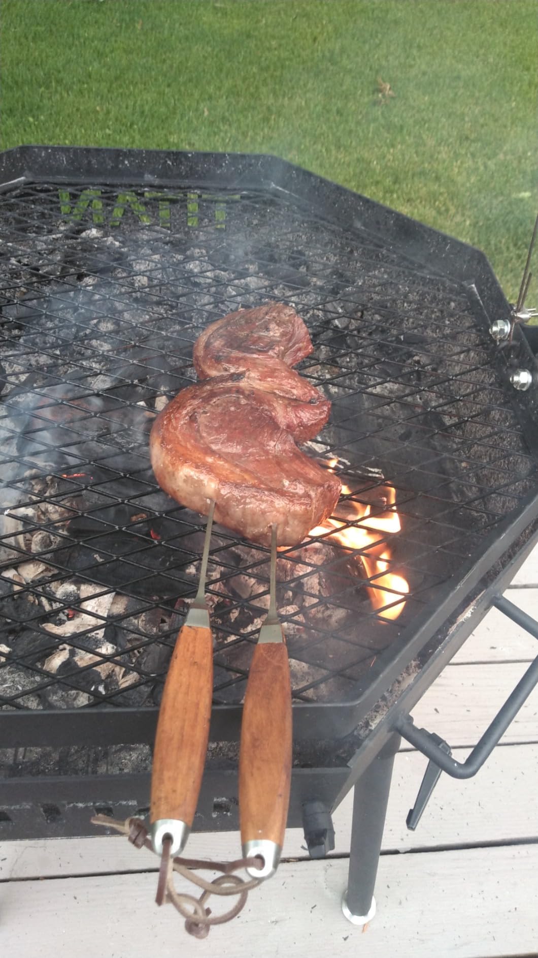 Ash & Ember Santa Maria Grill, Argentine Style Open Fire Grill, Adjustable Cooking Grate with Flywheel, BBQ Grill Comes with Cast Iron Skillet customer photo 2