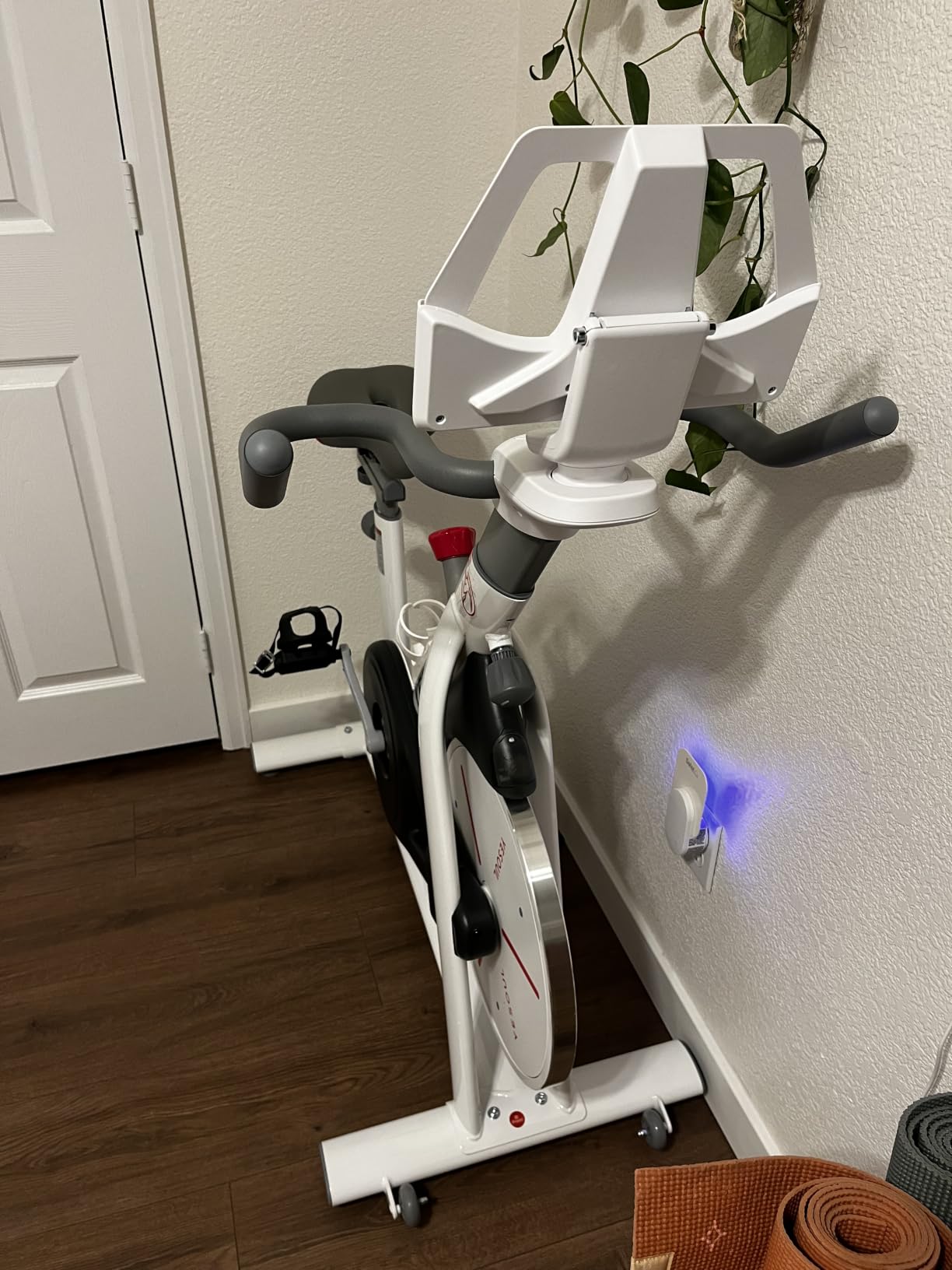 YESOUL Exercise Bike, Magnetic Stationary Bike for Home with App Training | Smart Bluetooth Tracking, Quiet Magnetic Resistance, Tablet Mount and 350 lb Capacity for Home Gym Cycling Workouts customer photo 1