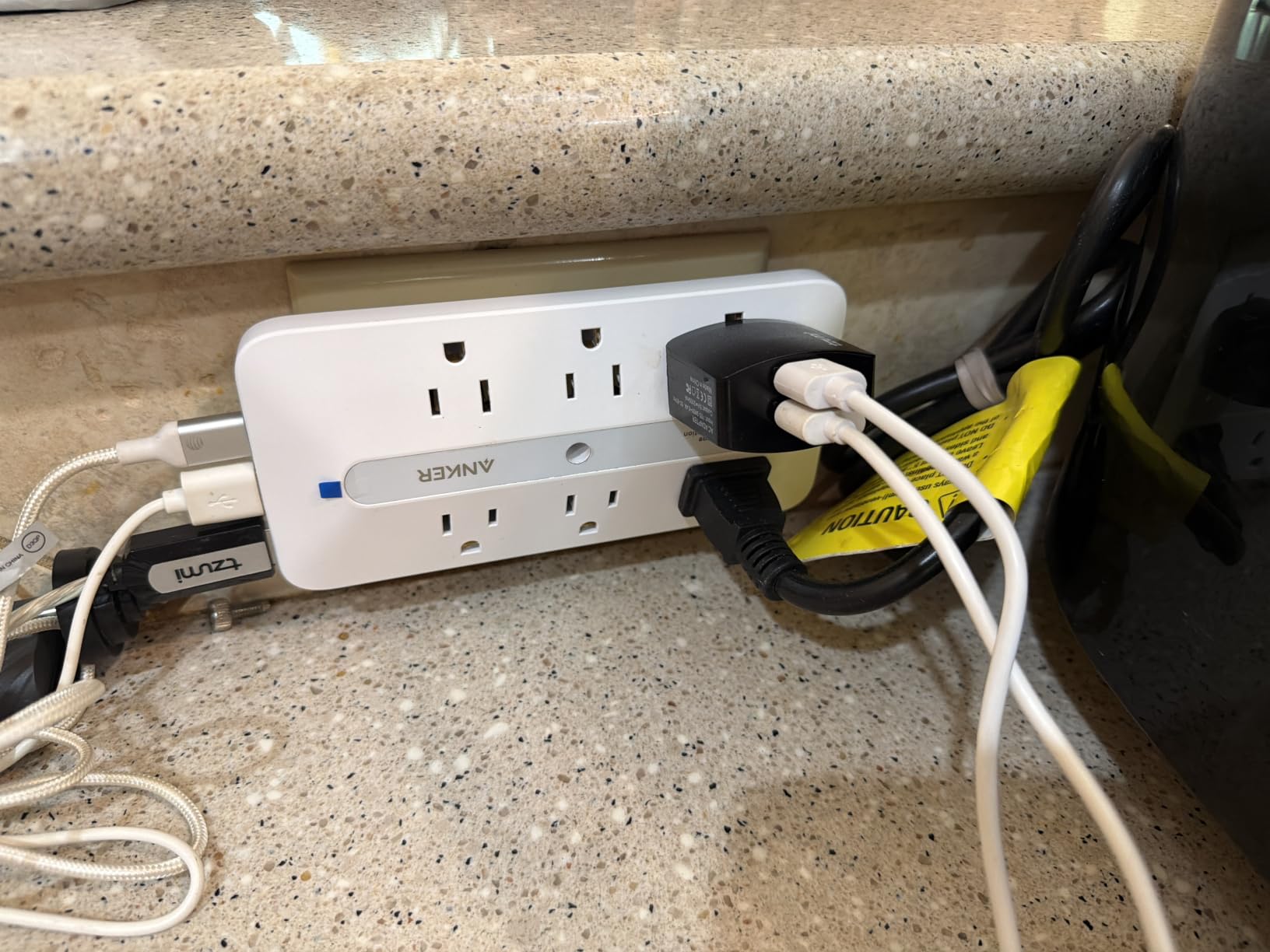 Anker Outlet Extender, 10-in-1 Power Strip with 300J Surge Protector, 6 AC | 2 USB A, 2 USB C Ports, Wide-Spaces Outlets and 20W Fast Charging, Dorm Room Essentials customer photo 1