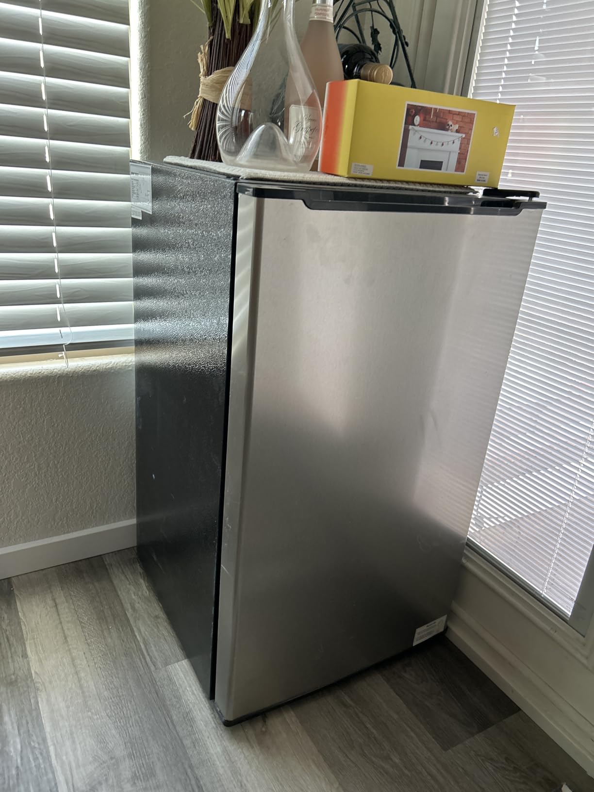 Maine 3.6 Cu. Ft. Small Upright Freezer, Compact Mini Freezer, Silver | with Reversible Stainless Steel Door, 3-Position Adjustable Thermostat customer photo 1