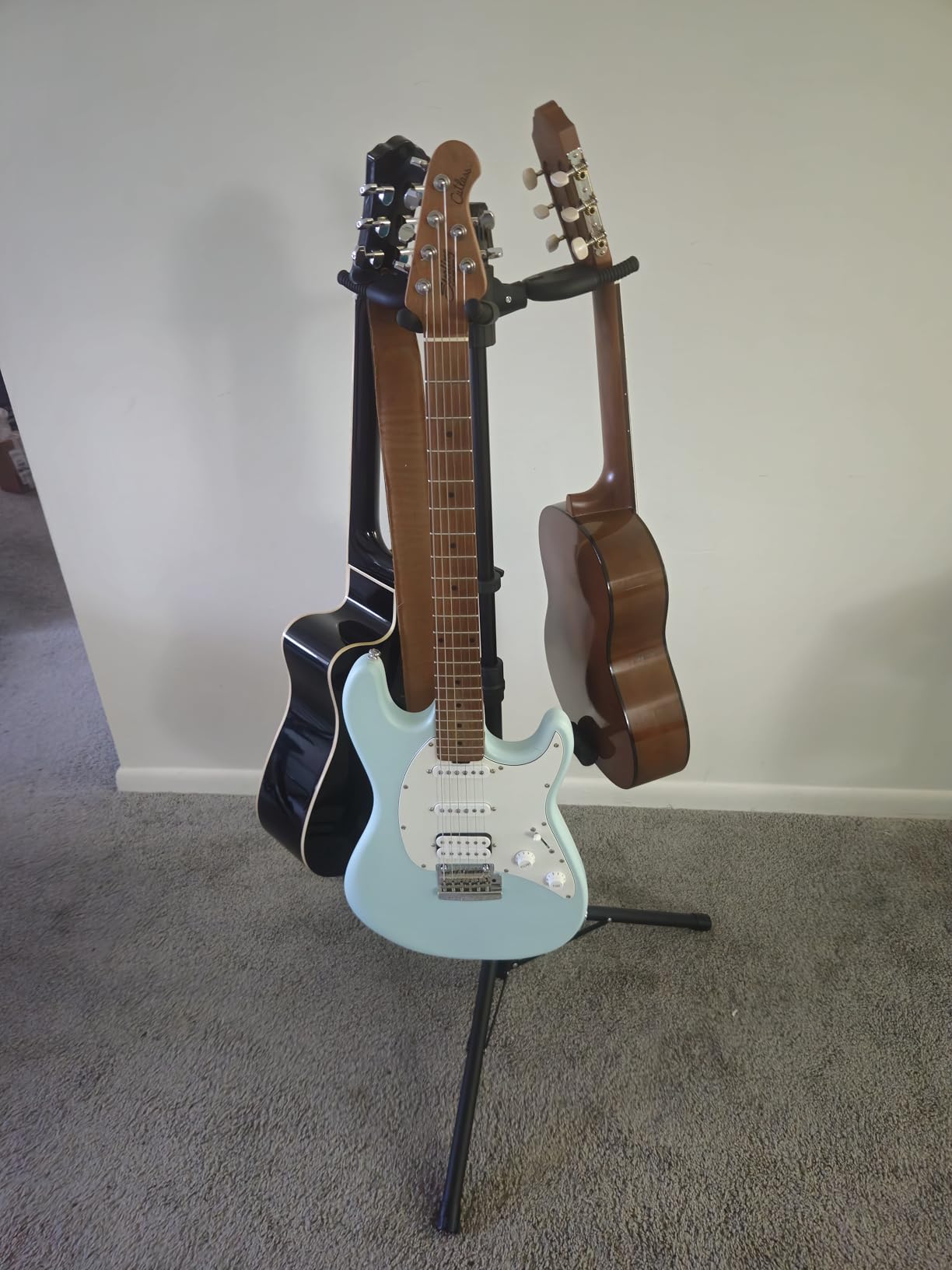 GUITTO Triple Guitar Stand - Heavy Duty 3 Guitar Stand for Acoustic/Electric/Bass/Banjos, Auto-Lock Folding Design, Non-Slip Base & Anti-Rust - Portable for Stage/Travel/Studio GGS-06T customer photo 2