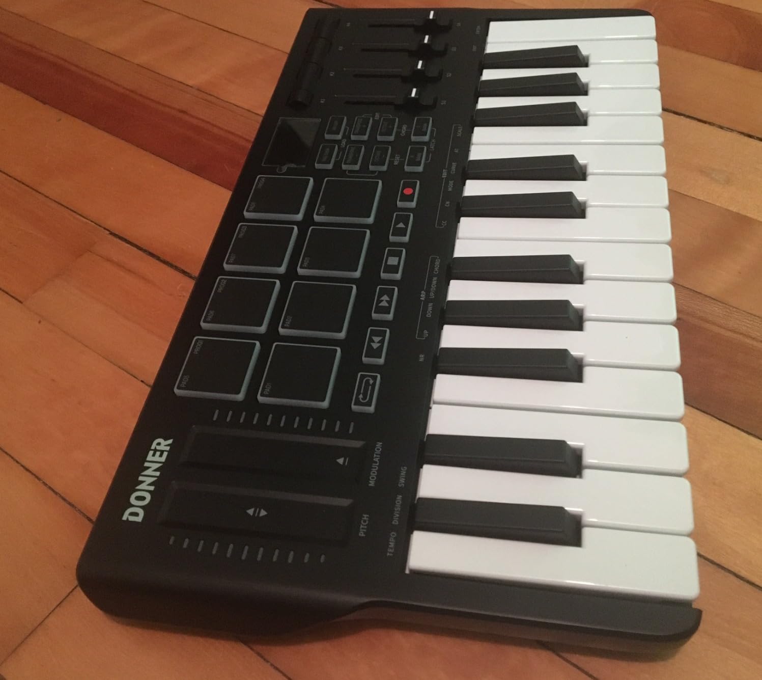 Donner USB-C MIDI Keyboard Controller, 25 Key Portable Mini MIDI Keyboard with 8 Drum Pads, OLED Display, 16 Smart Scales, Arpeggio, Replay, 4 DAW Software and 40 Teaching Courses, DMK 25 Pro Black customer photo 1