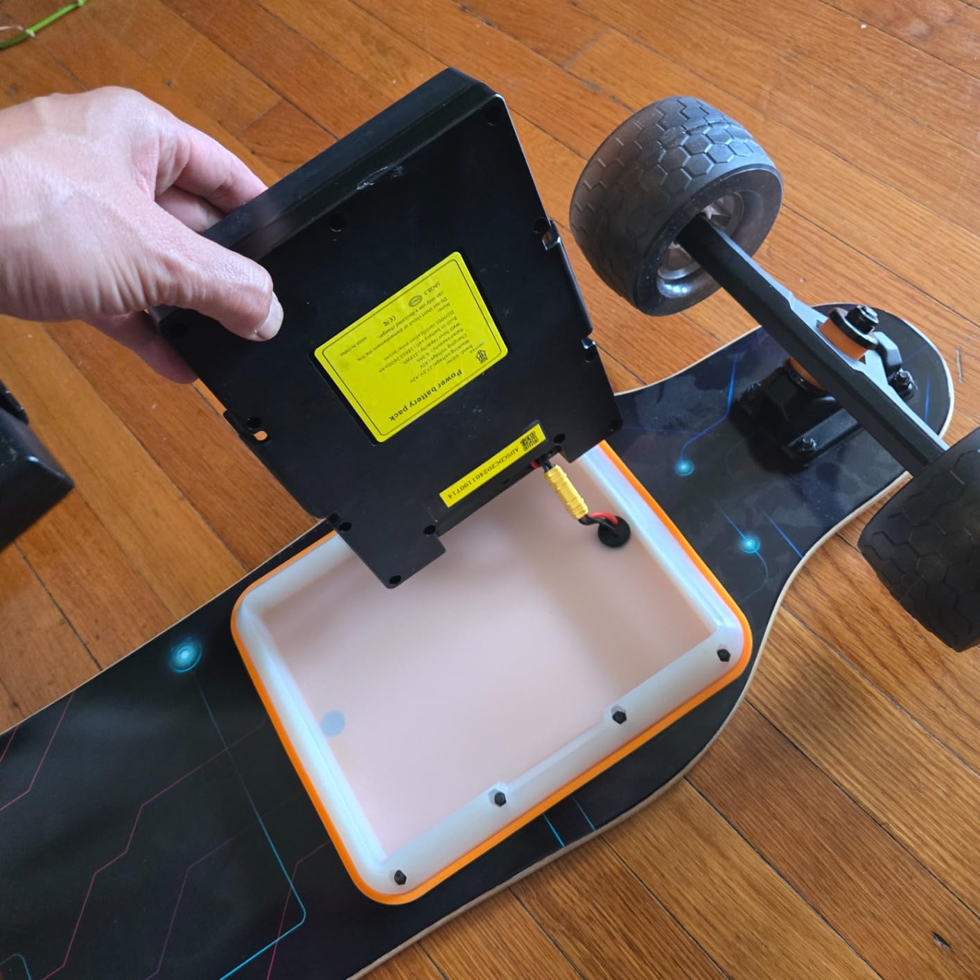 Electric Skateboard with Remote, Dual 600W Motors, Swappable Battery, Up to 28 MPH, 12-25 Miles Range, 4 Speed Modes, Electric Longboard for Adults & Beginners (S3/S3 Mini) customer photo 2