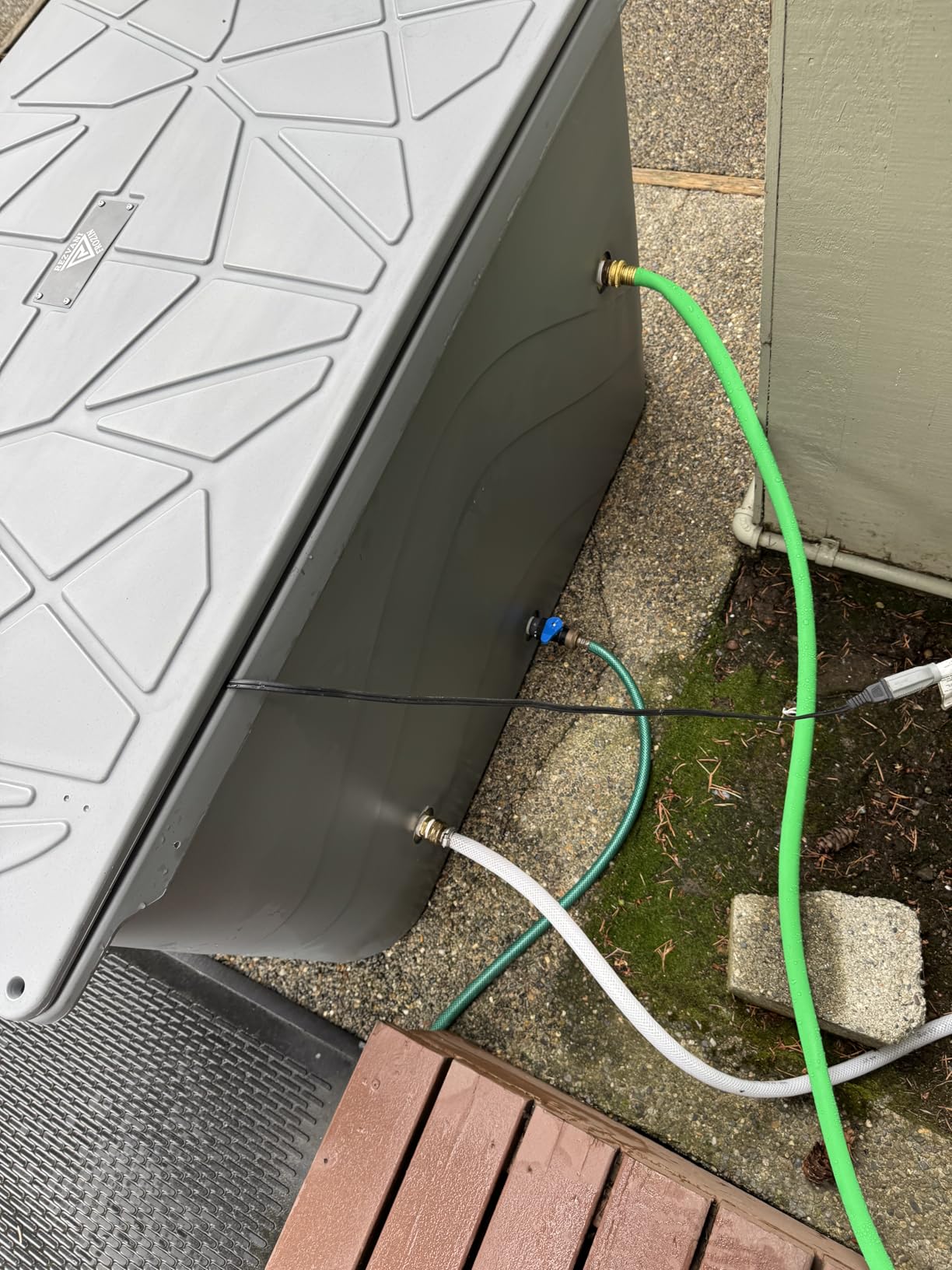 Frozin 400 Cold Plunge Tub. High-efficiency Foam Insulation for Superior Ice Retention over Uninsulated Barrel or Inflatable Ice Baths. 100 Gallon Frozen Capacity. customer photo 1