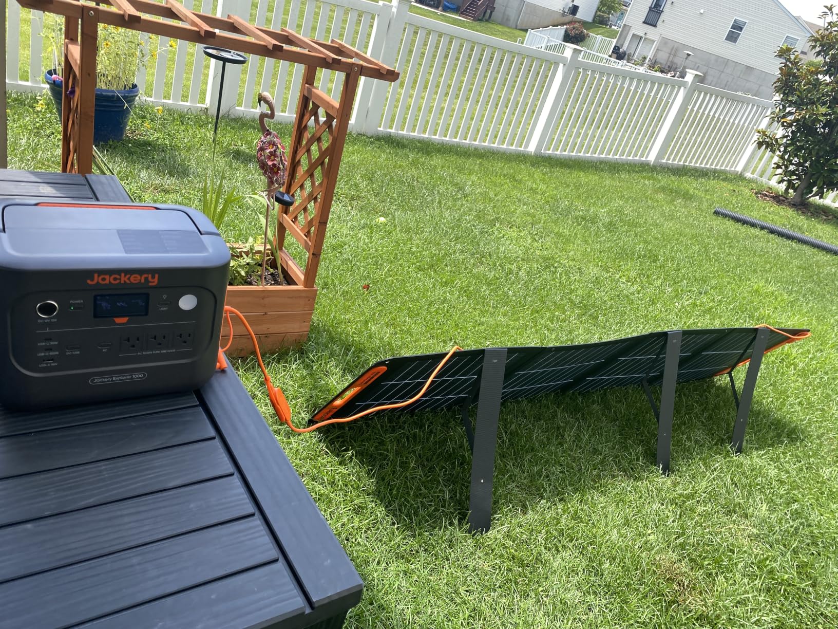 Jackery Solar Generator 1000 v2 with 200W Solar Panel, 1070Wh Portable Power Station LiFePO4 Battery, 1500W AC/100W USB-C Output, 1Hr Fast Charge For Outdoor, Off-Grid Living, RV, Emergency customer photo 2