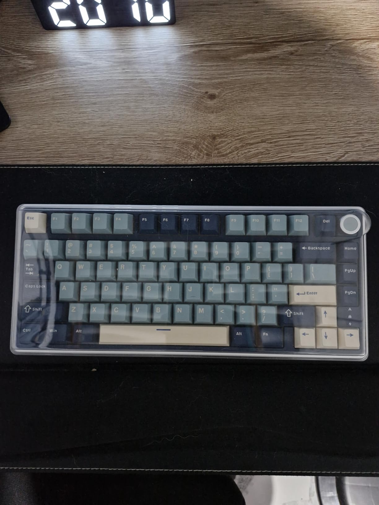 RK ROYAL KLUDGE R75 Wireless Mechanical Keyboard, 75% Percent Custom Gaming Keyboard Gasket Mount RGB Backlit with Knob & PBT Keycaps, BT5.1/2.4GHz/USB-C, Hot Swappable Cream Switch customer photo 1