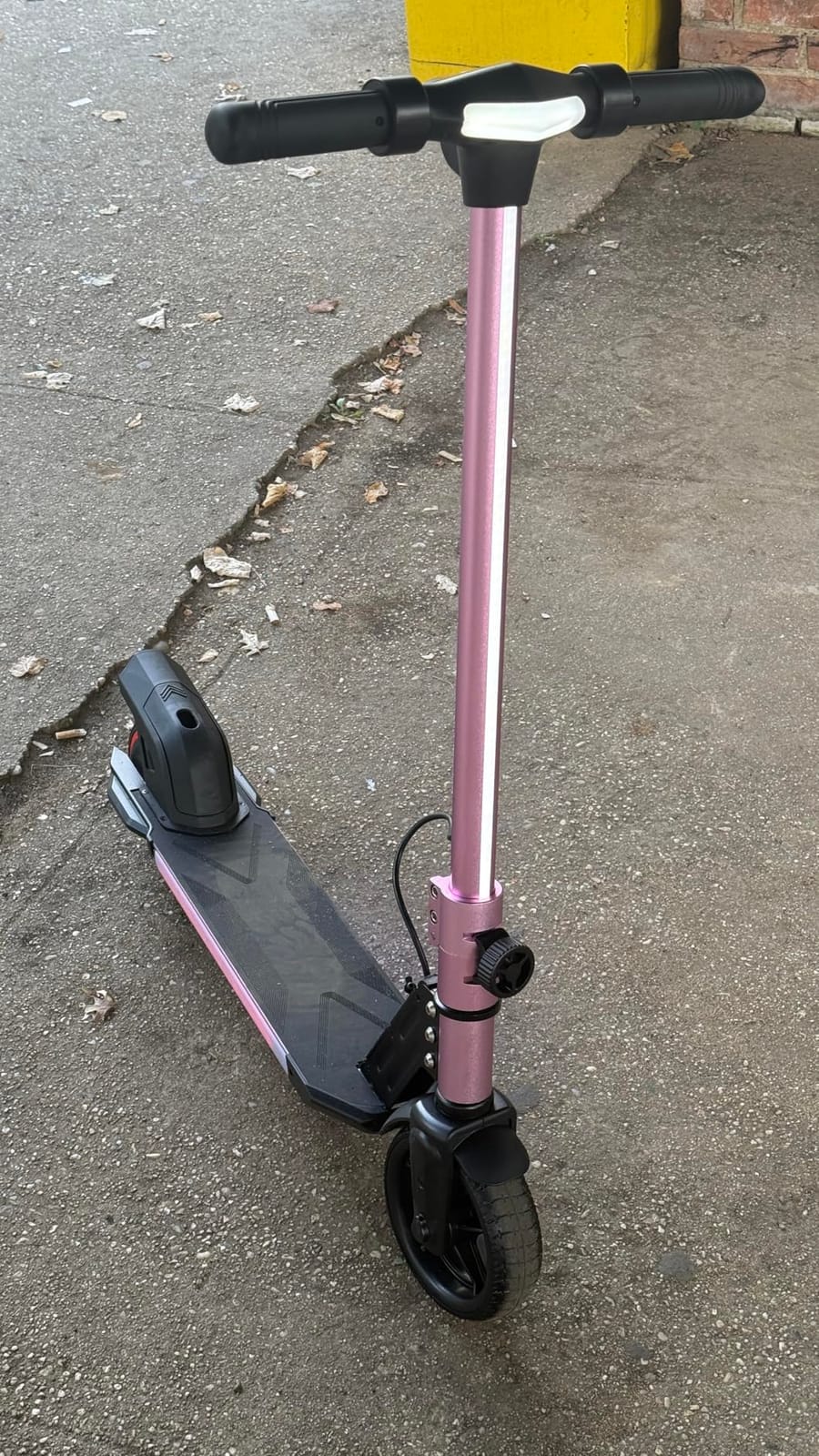 Alumnium Foldable Electric Scooter for Kids, with Bright Front LED Lights, Shining Pedal, LED Display, Dual Brakes 200W Motor Kids Electric Scooter, UL2272 Certified customer photo 2