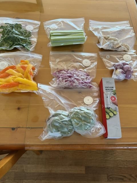 Chef Preserve Compact Vacuum Sealer for Food (Vacuum Sealer Machine + 30 Reusable Vacuum Bags), Powerful Handheld Vacuum Sealer Machine, Seal Meal Saver, Portable Food Sealer customer photo 1