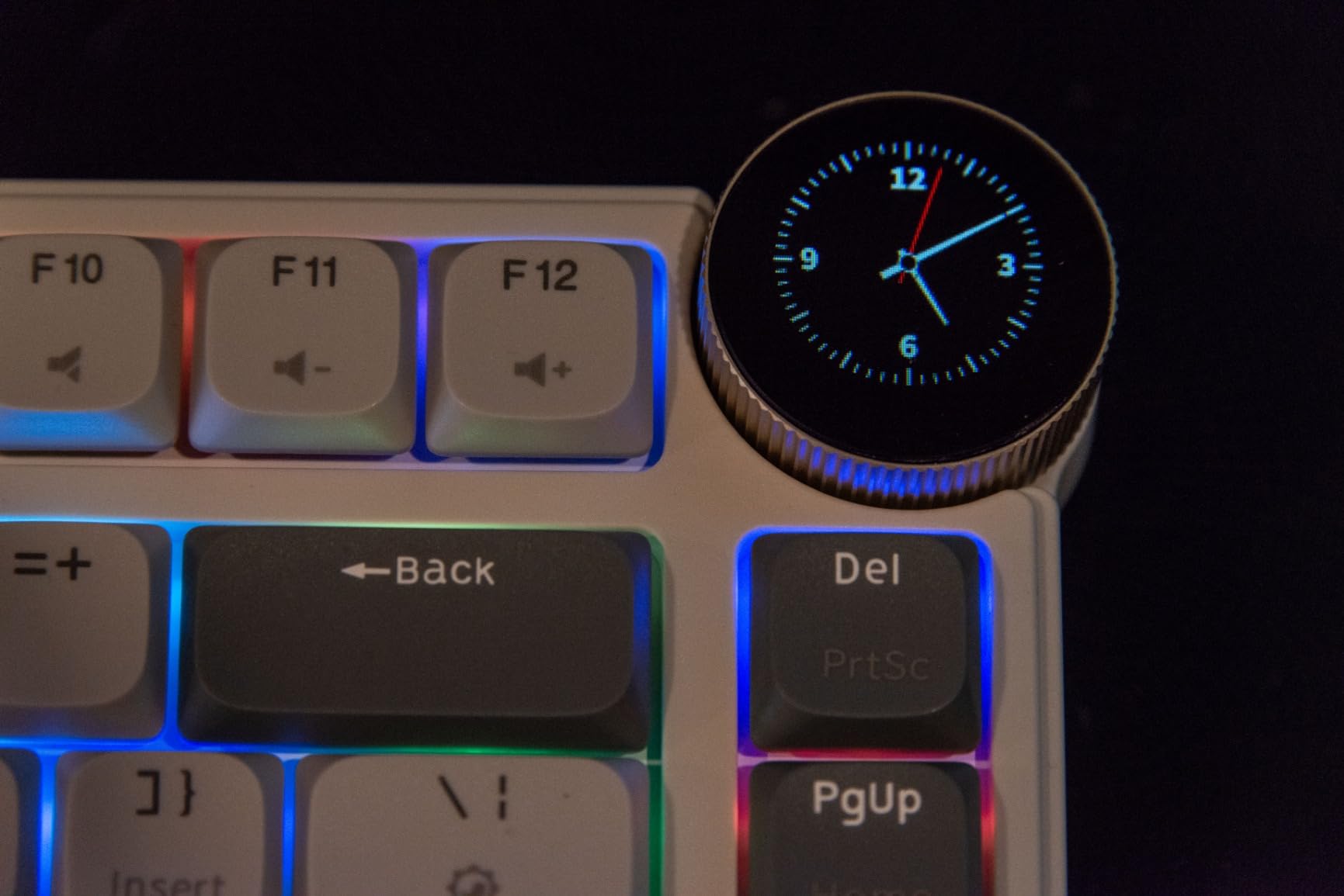 RK ROYAL KLUDGE N80 Low Profile Mechanical Keyboard w/Smart Display Screen | 75% Top Mount 3-Modes Wireless Mechanical Keyboard with Knob, Software Support, Massive Battery, Custom Switch, Retro Red customer photo 2