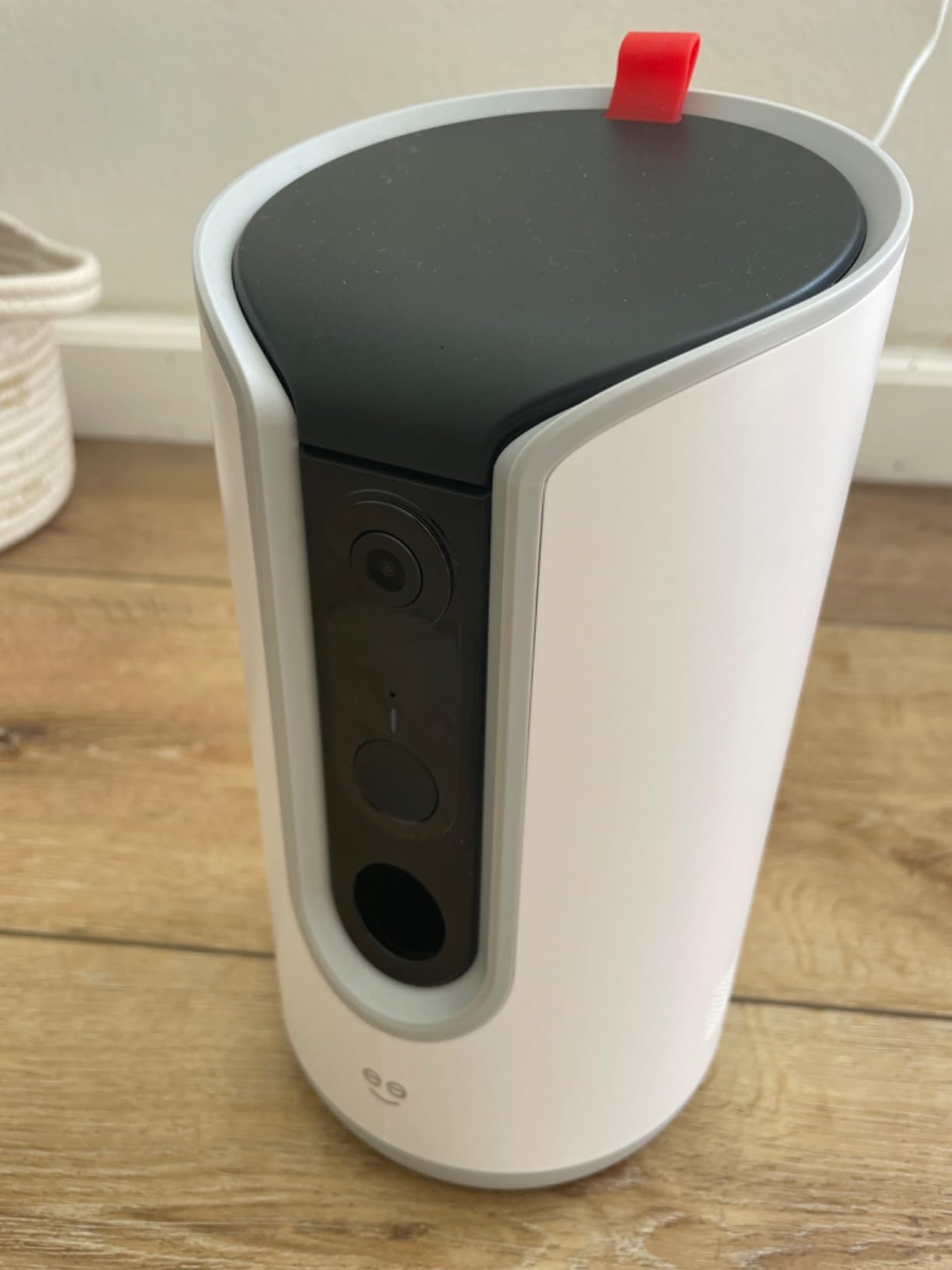Geeni Pet Treat Dispenser Camera, 2K HD Wi-Fi Enabled, Auto-Follow, White | Pet treat dispenser with camera customer photo 1