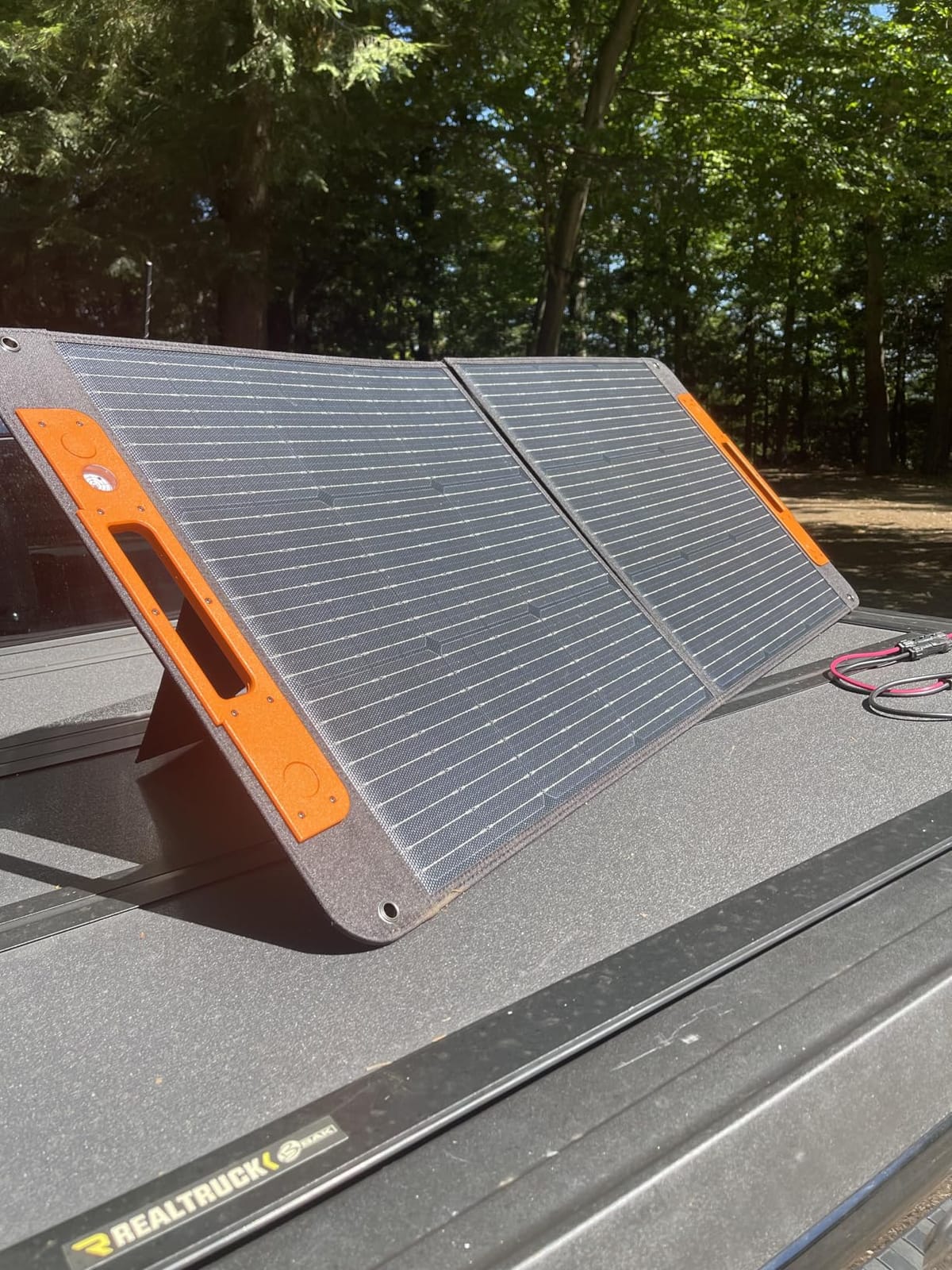 ZOUPW 100W Portable Solar Panel with Solar Angle Guide, 23.5% Efficiency Foldable Solar Charger for Jackery 300/Ecoflow River/Anker Solix, IP67 Waterproof Offgrid Power for Camping RV Battery Backup customer photo 1