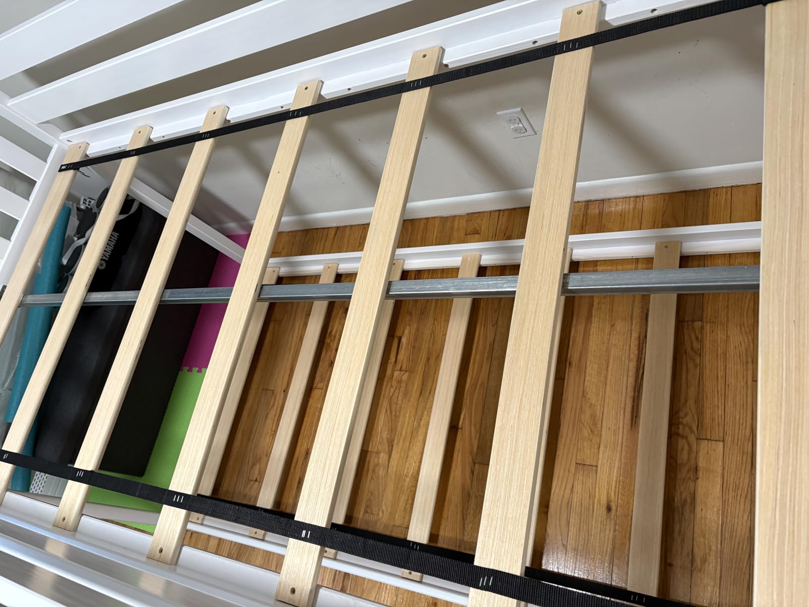 Max & Lily Fundamental Twin Low Bunk Bed, Kids Solid Wood Modern Bed Frame with Strong Wooden Slats, Non-Toxic Finishes, High Weight Capacity, Pecan customer photo 2