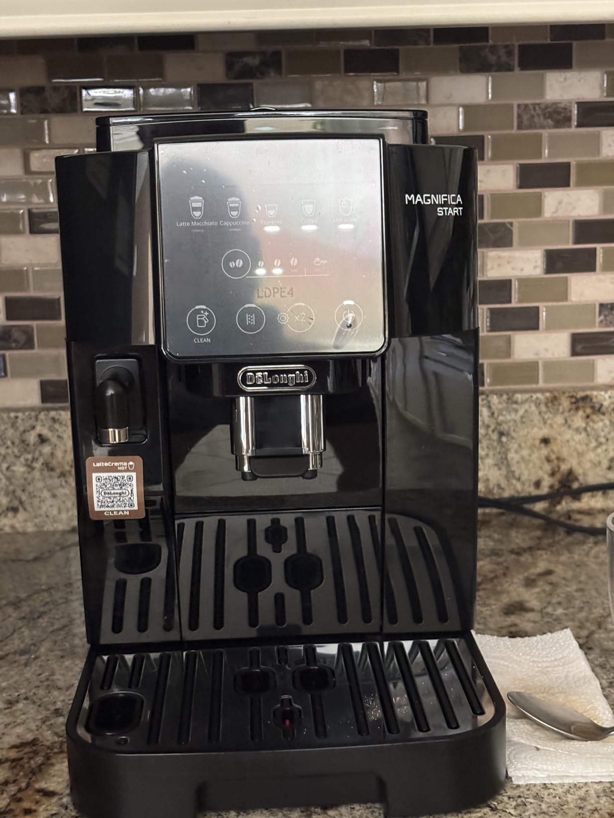 De'Longhi Magnifica Start Automatic Espresso Machine with Auto Milk Frother & Built in Grinder - 5 One-Touch Recipes, Easy-to-Clean, Home Barista Coffee Maker for Lattes, Cappuccino, Iced Coffee customer photo 1