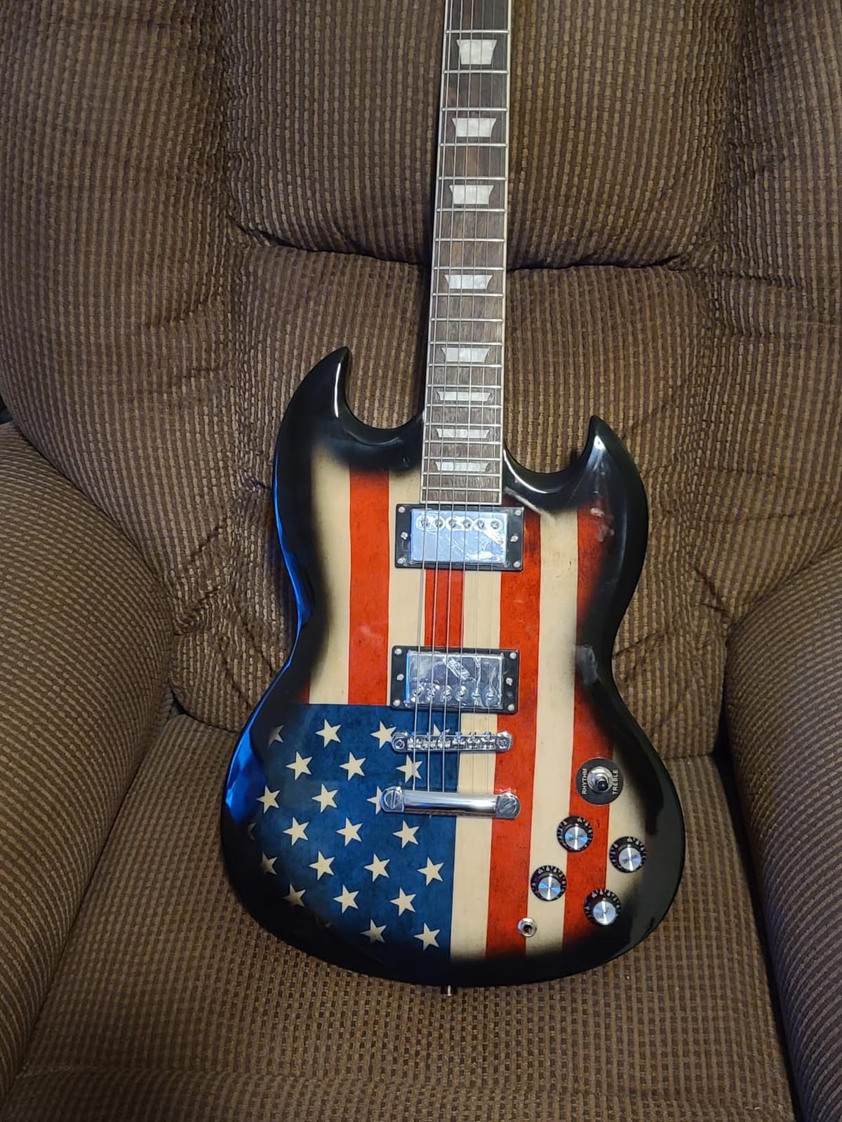 Leo Jaymz 39 Inch Solid Body Electric Guitar - Poplar Wood Body,Maple Neck and Laurel Wood Fretboard (Navy Blue) customer photo 1