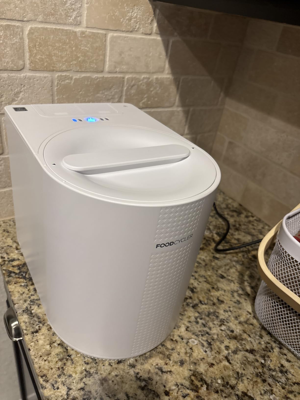 Food Cycler Eco 3 Compact Kitchen Food Recycler | Indoor Composter Bin Alternative | Electric Countertop Food Waste Disposer with Odorless 3.5L Indoor Food Waste Bin for Easy Waste Management customer photo 2