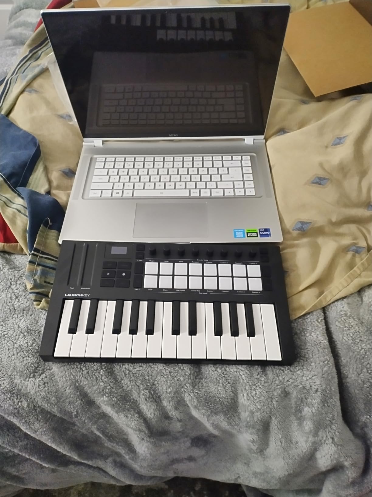Novation Launchkey Mini 25 MK4 USB MIDI Keyboard Controller customer photo 2