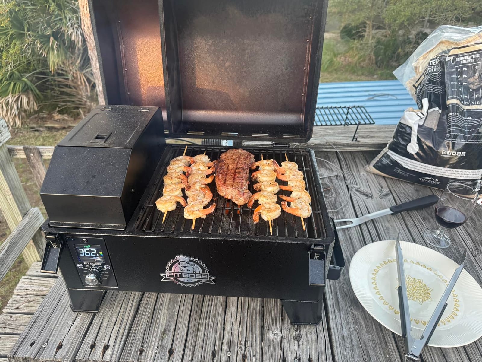 Pit Boss 150 Wood Pellet Grill & Smoker with Flame Broiler 256-Sq. In. Cooking Space, 180°F to 500°F Temperature Range, 7 lb. Pellet Hopper, for Tailgating, Camping, or Travel, Black customer photo 1